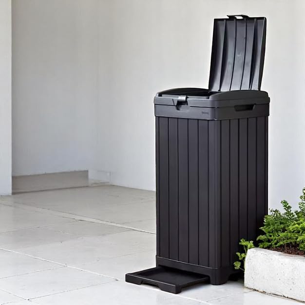 Outdoor Trash Can with Hinged Lid