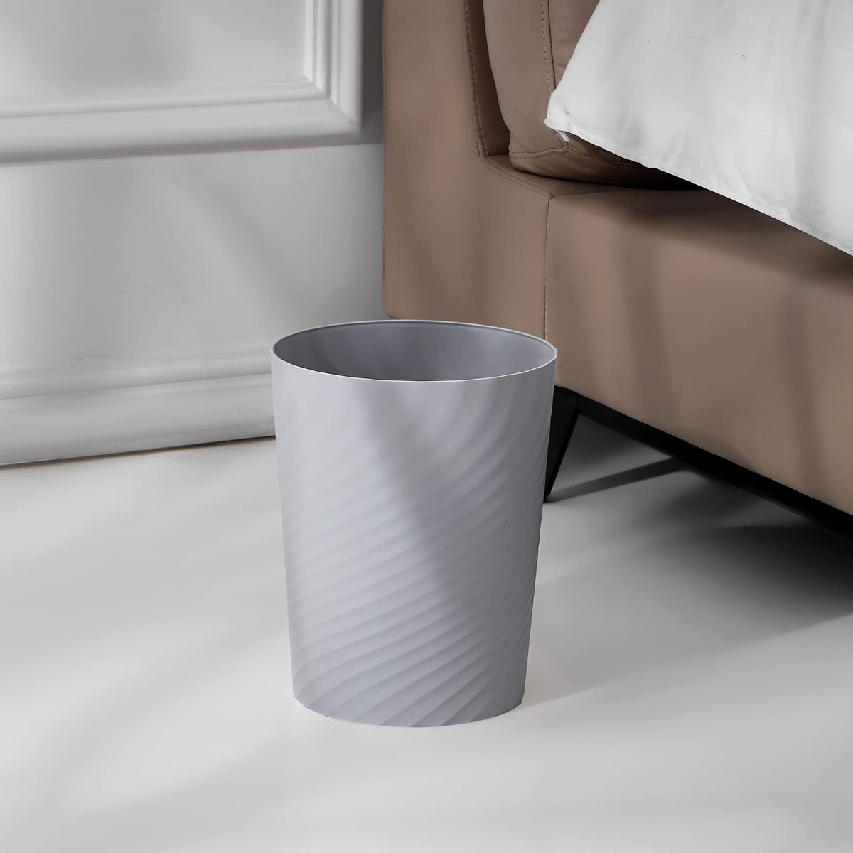 Plastic Small Bathroom Trash Can Wastebasket Garbage Can