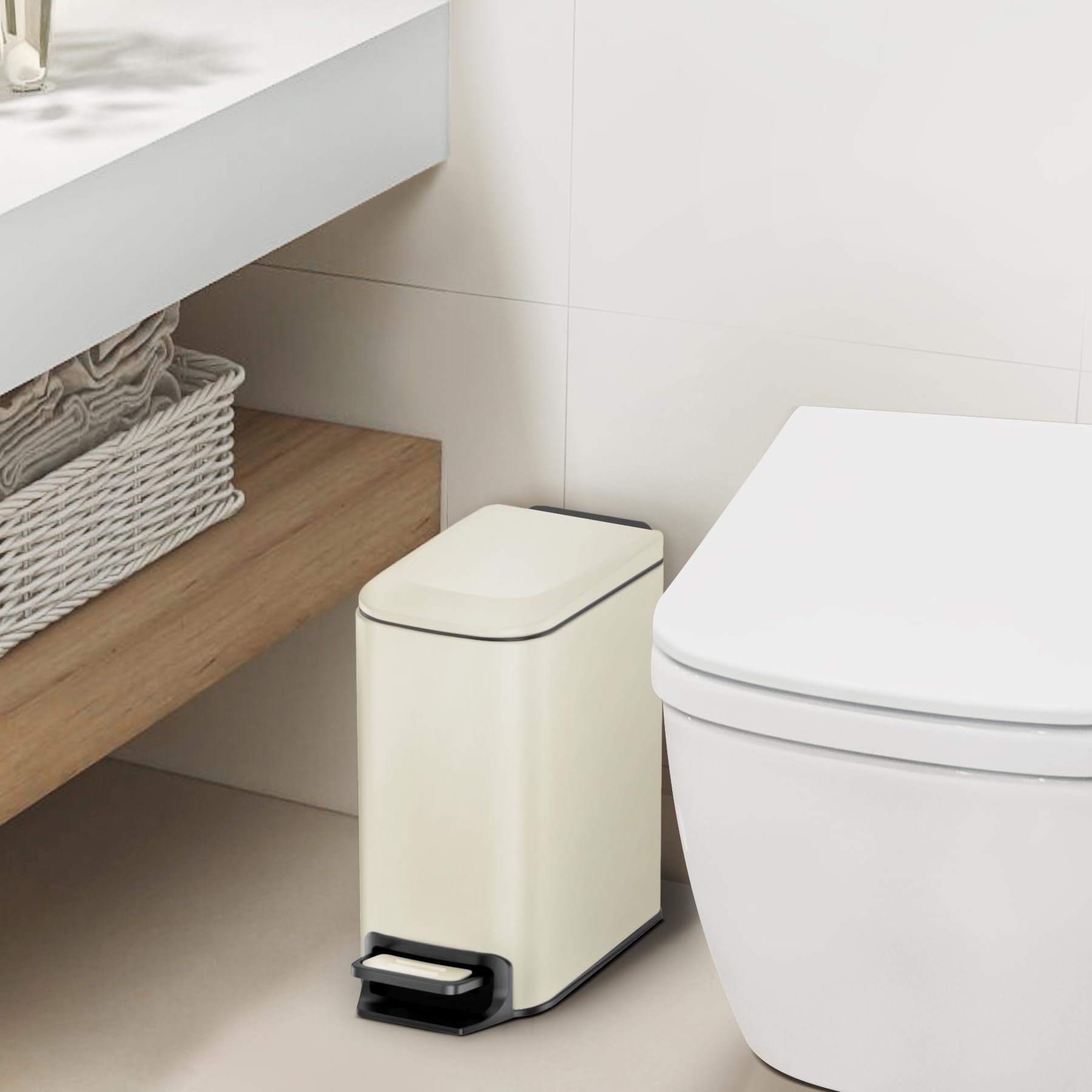 Small Bathroom Trash Can with Lid