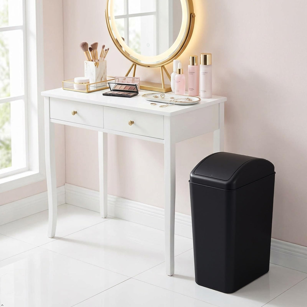 4.2 Gallon Plastic Trash Can with Lid