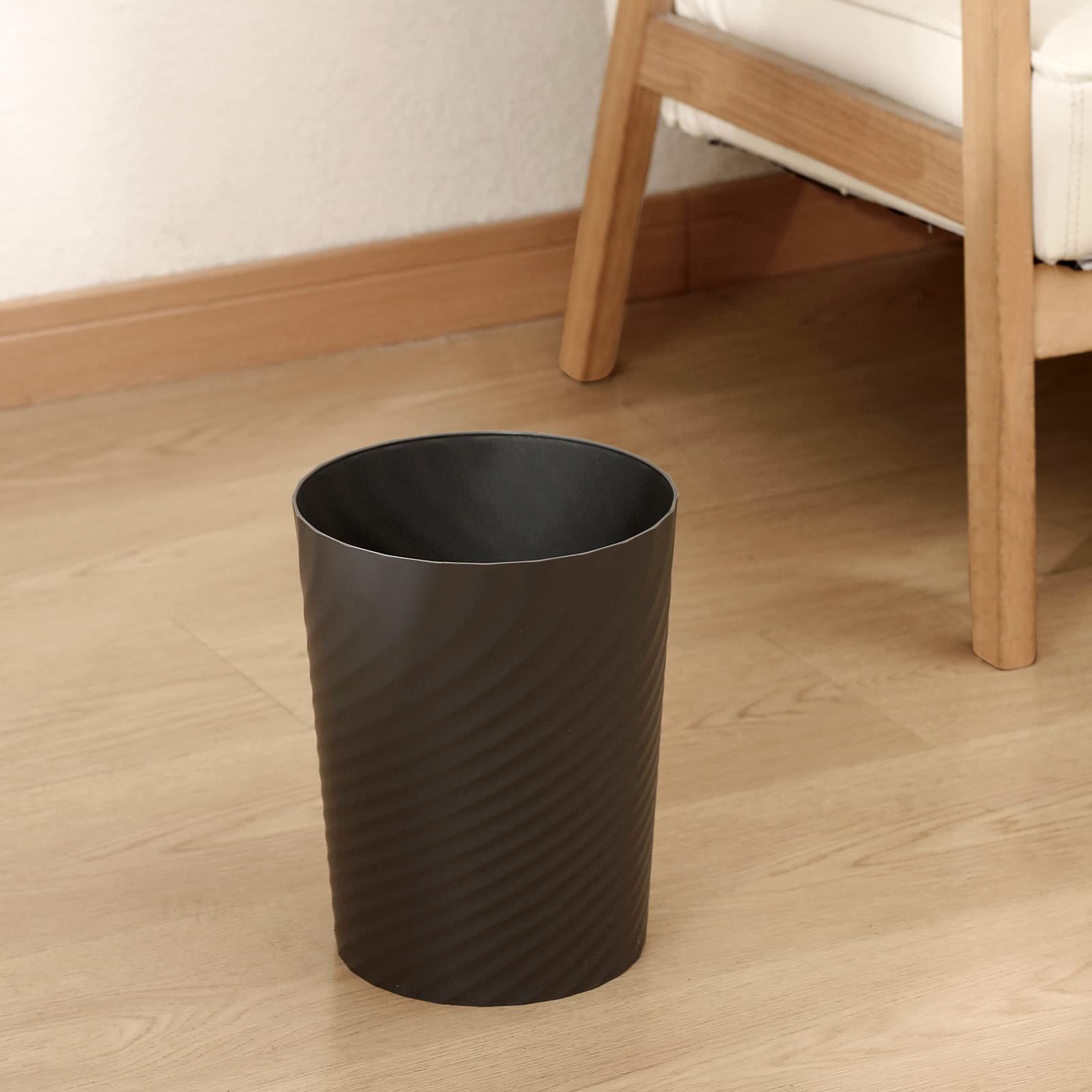 Plastic Small Trash Can Wastebasket