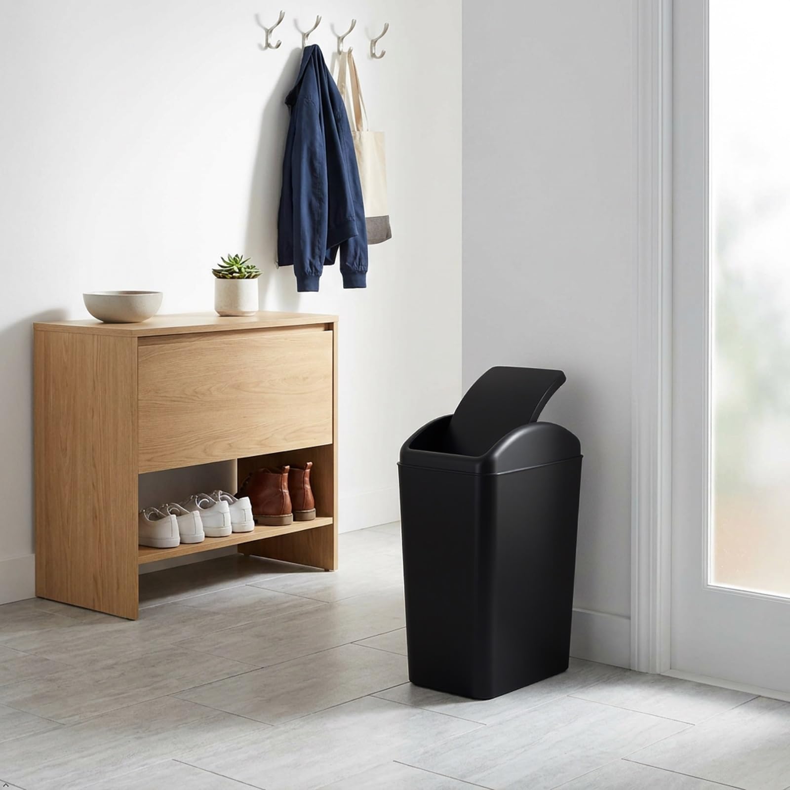 4.2 Gallon Plastic Trash Can with Lid