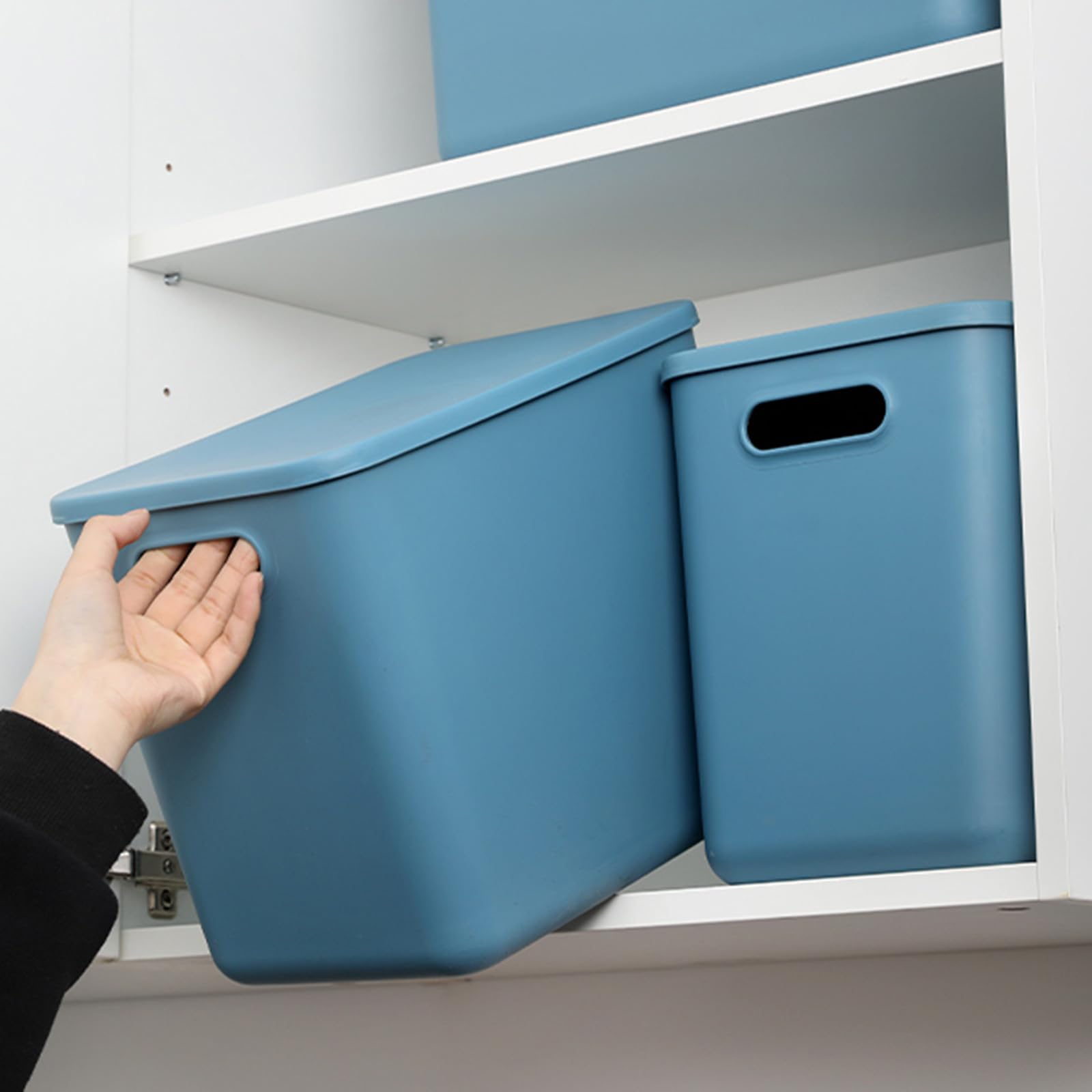 Plastic Storage Bins with lids (7 Count)