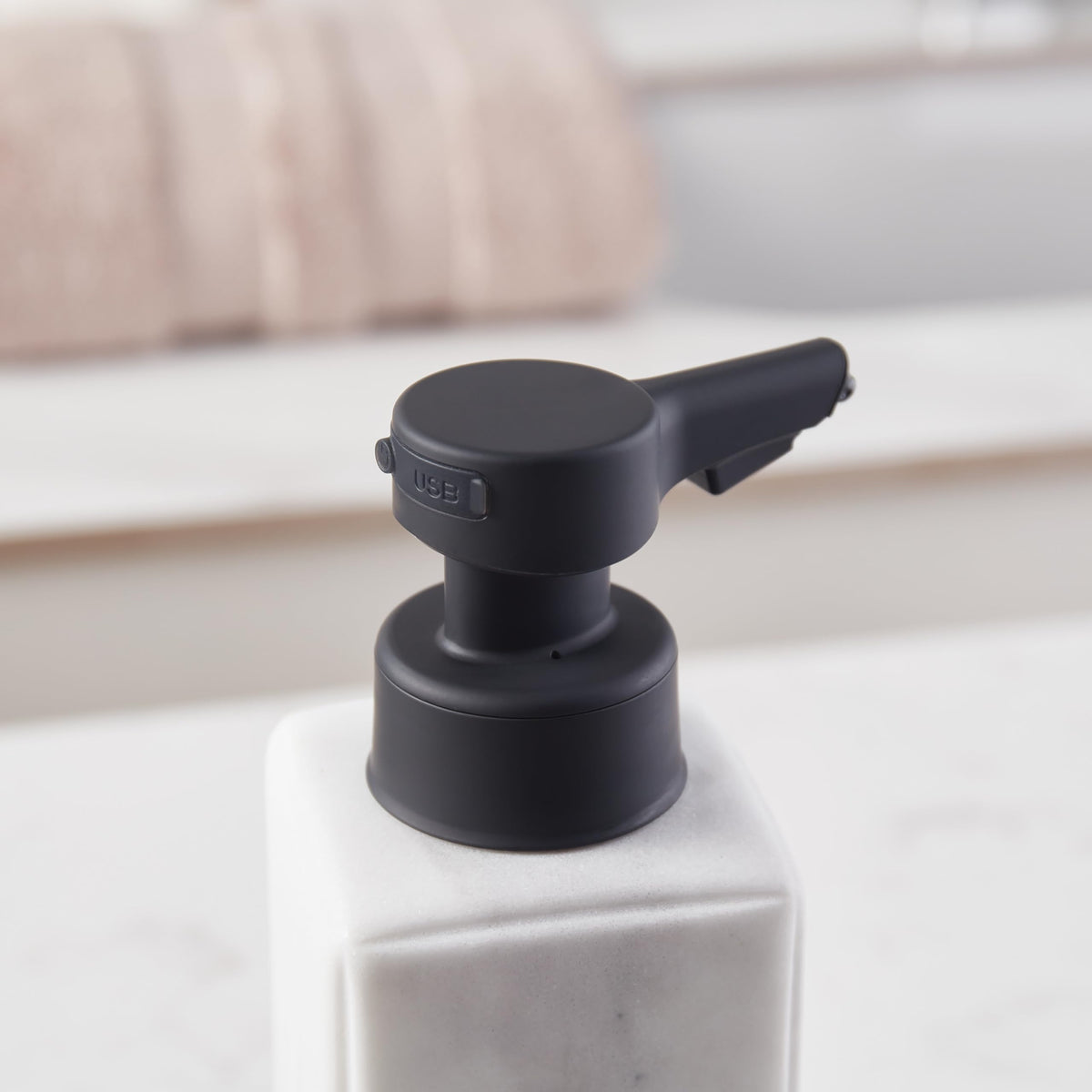 Faux Marble Automatic Liquid Soap Dispenser Rechargeable 8.6x3 White