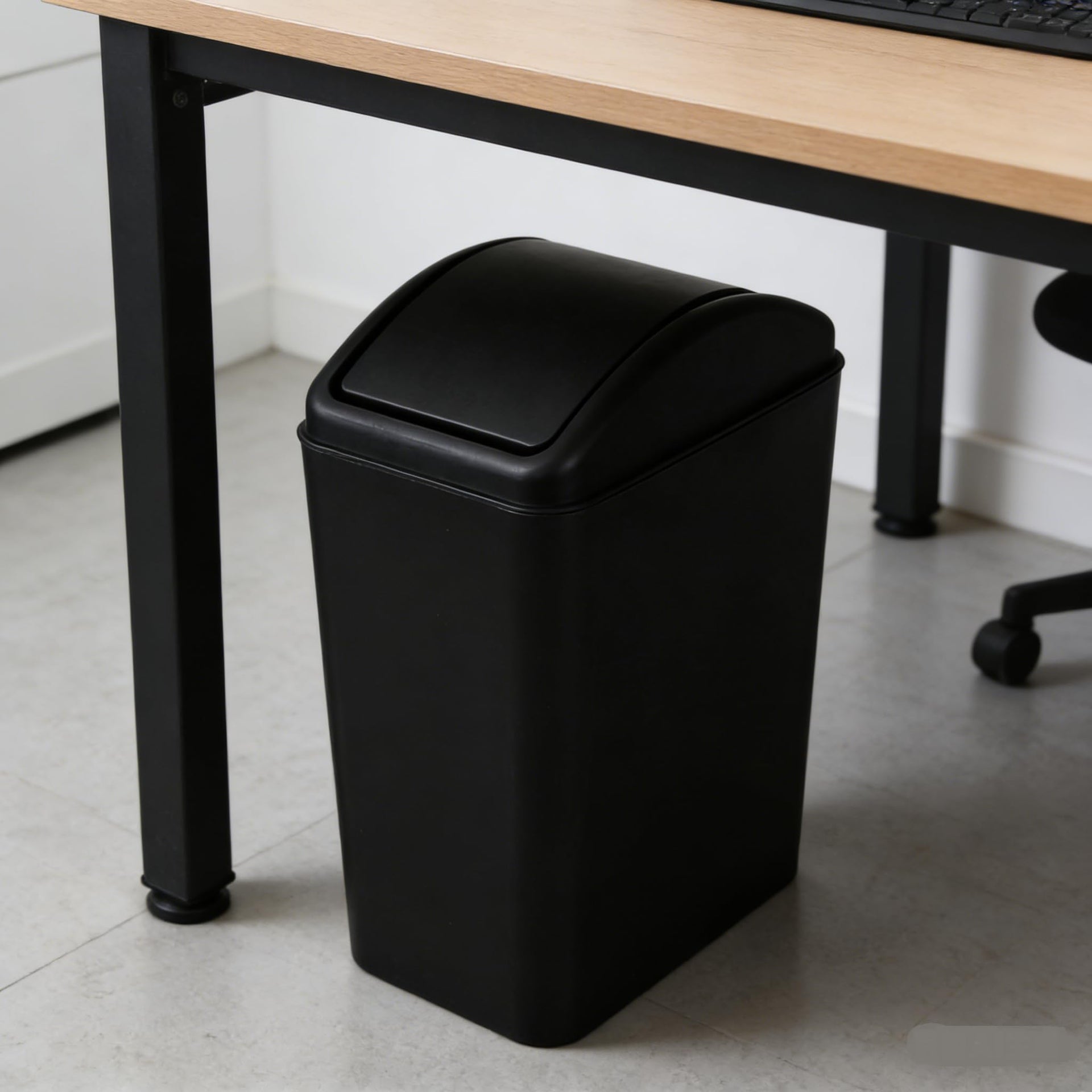 4.5 Gallon Plastic Swing Top Garbage Bin