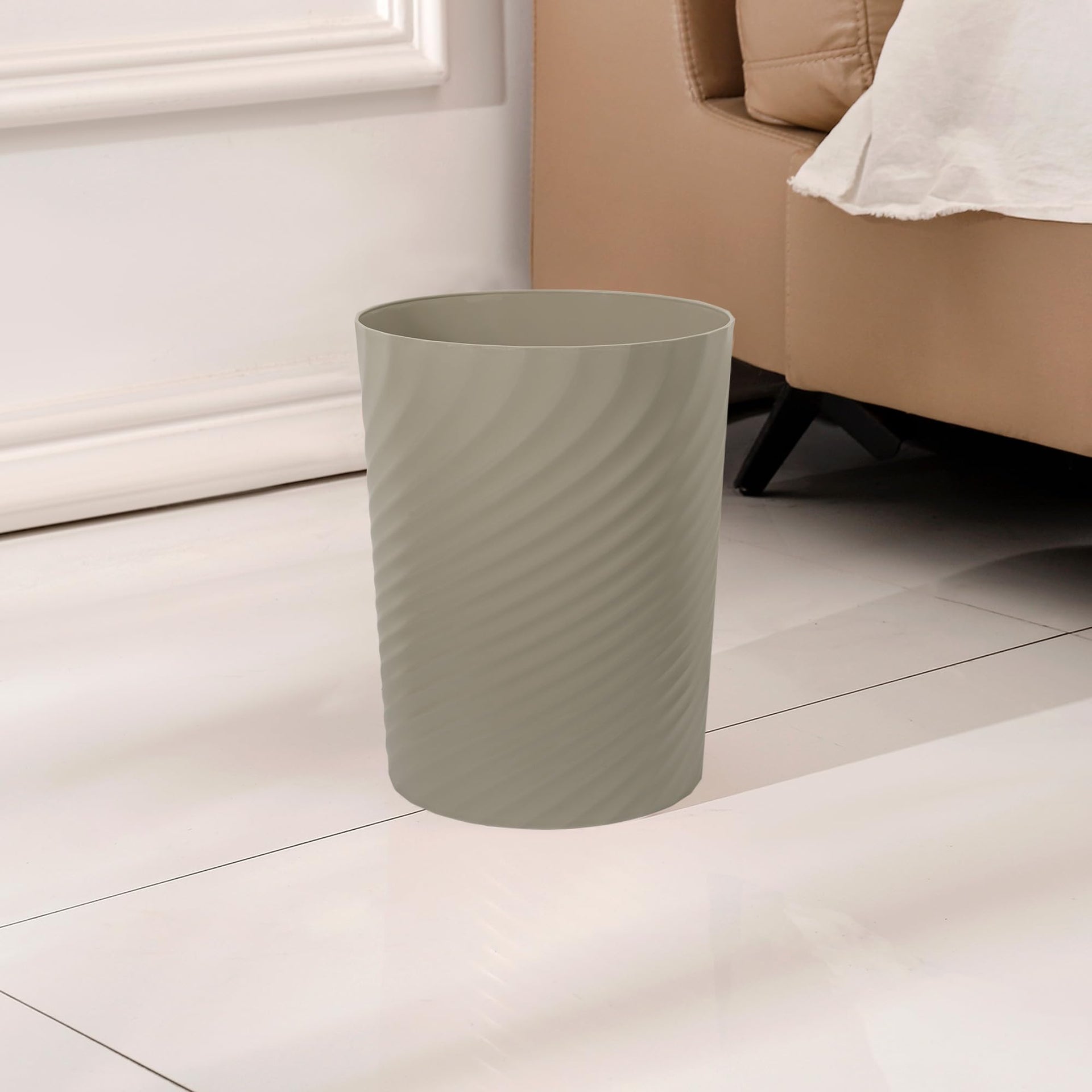 Plastic Small Bathroom Trash Can Wastebasket Garbage Can