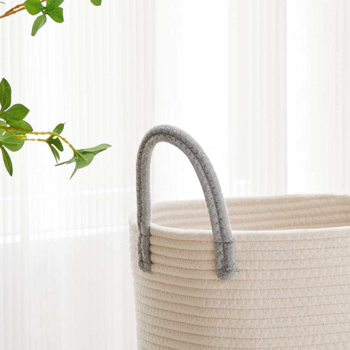 100L Extra Large Woven Laundry Basket Hamper