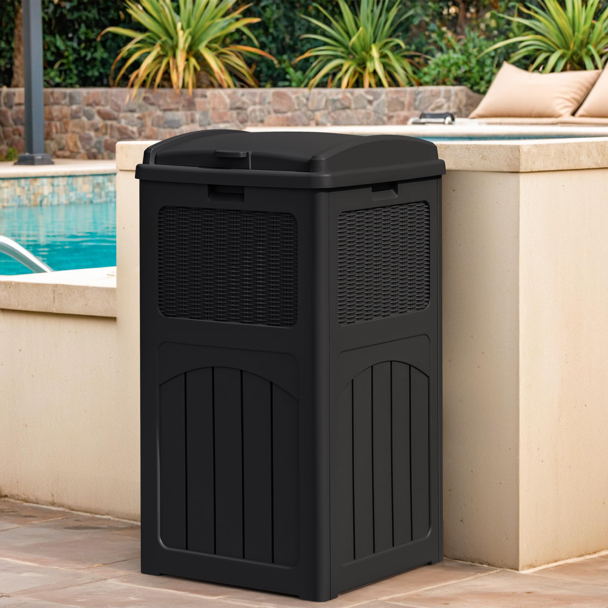 33 Gallon Outdoor Trash Can with Lid