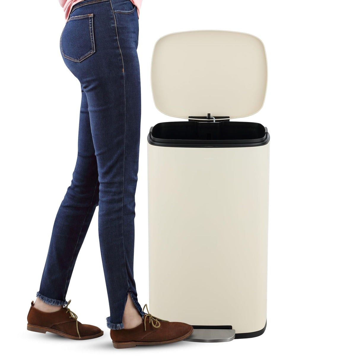 Curtis 8 Gal Step Trash Can Soft Close 25"
