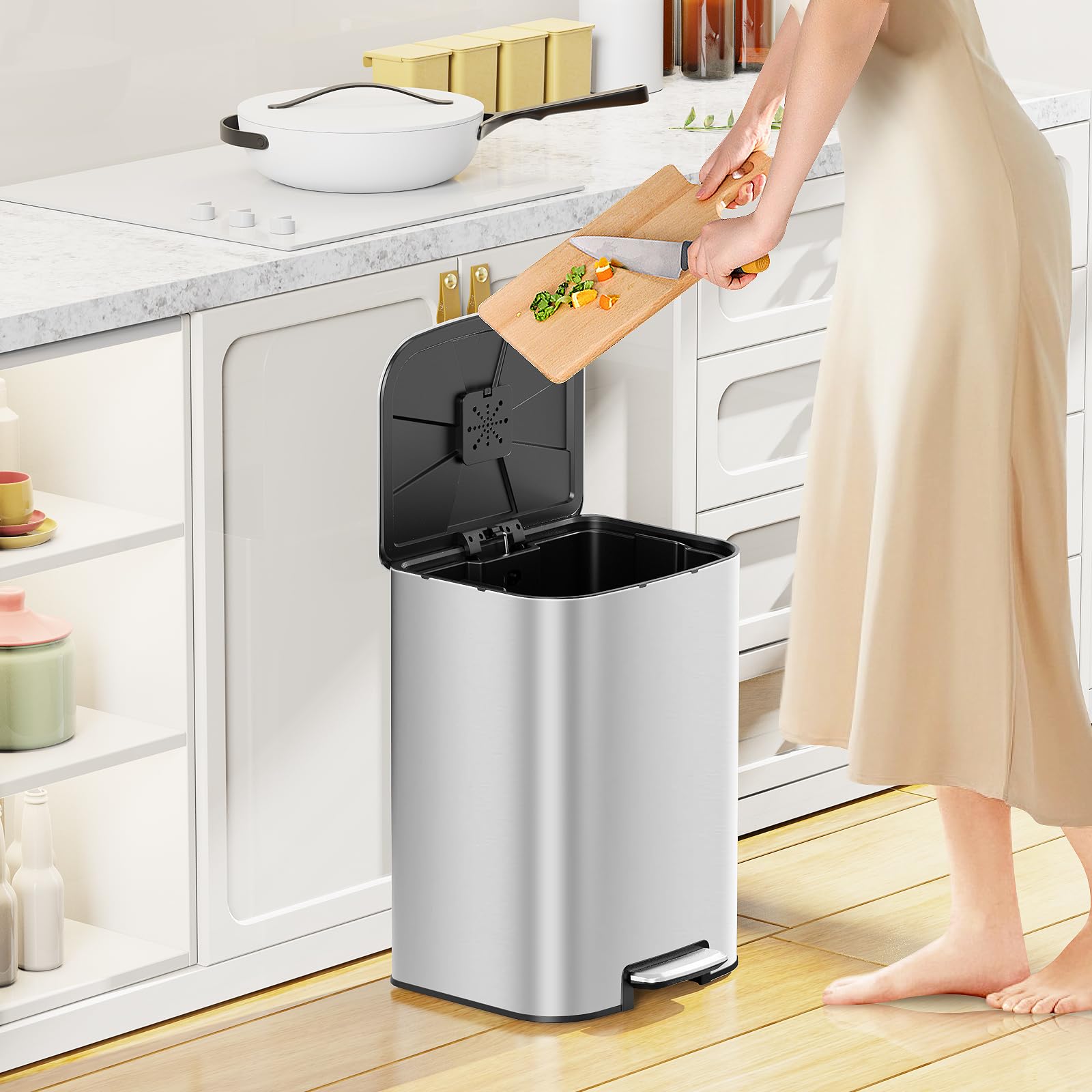 5.3 Gallon Kitchen Trash Can with Lid
