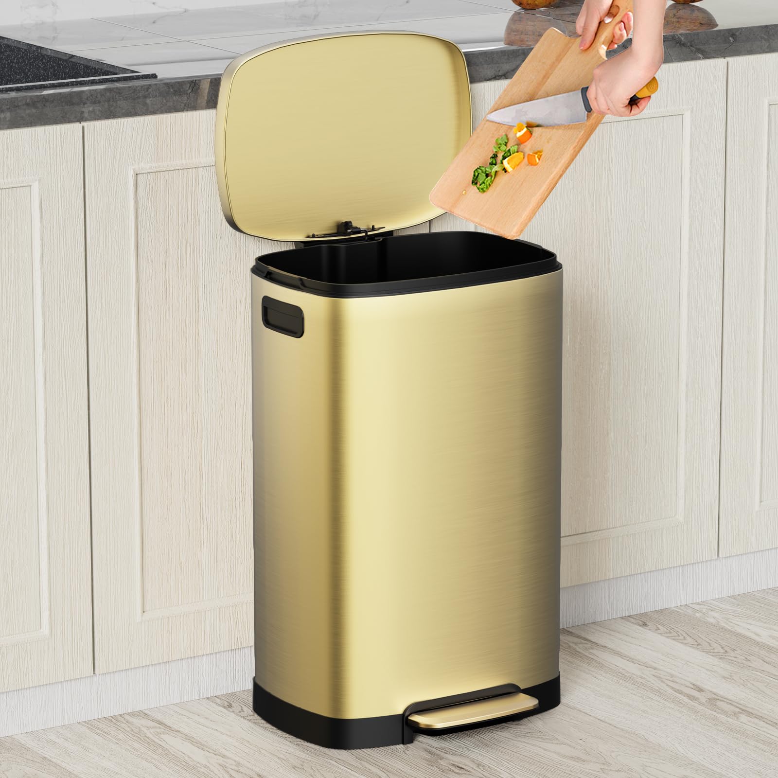 13 Gallon Trash Can with Lid (40 Count)