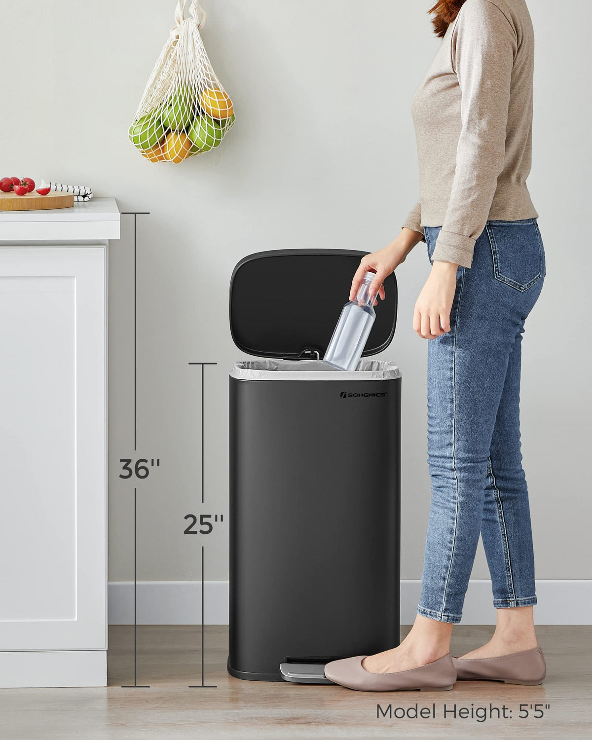 Trash Can with Lid