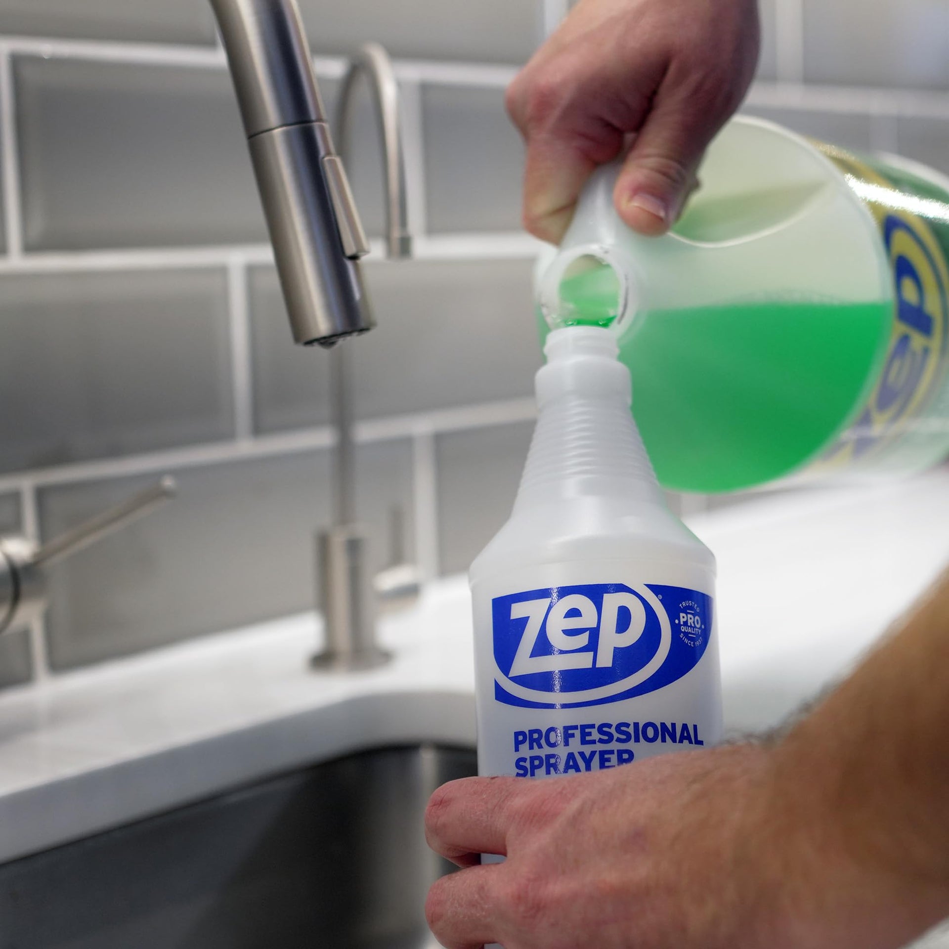 Professional Sprayer Bottle 32 ounces