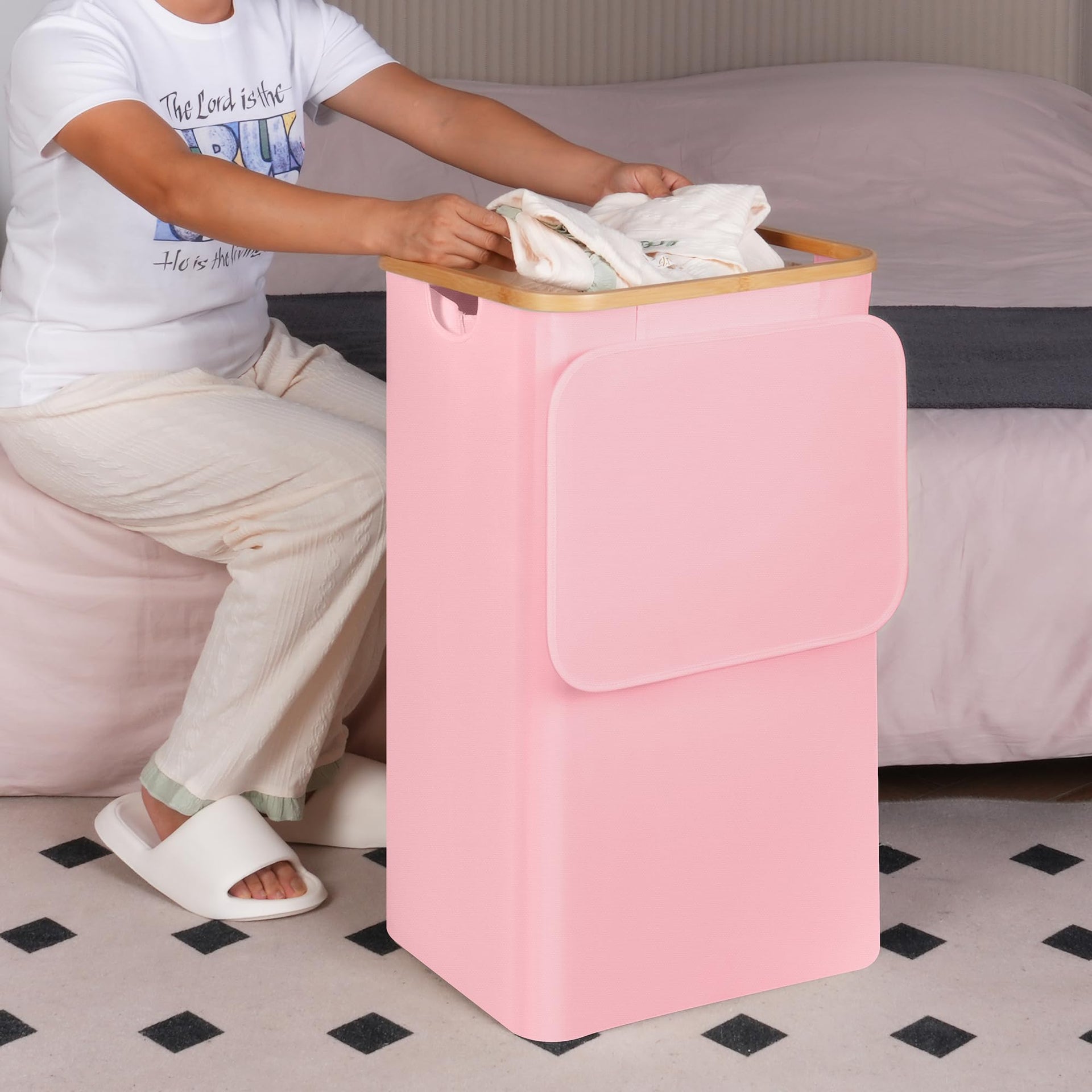 26 Gal Laundry Basket with Lid and Net Bag