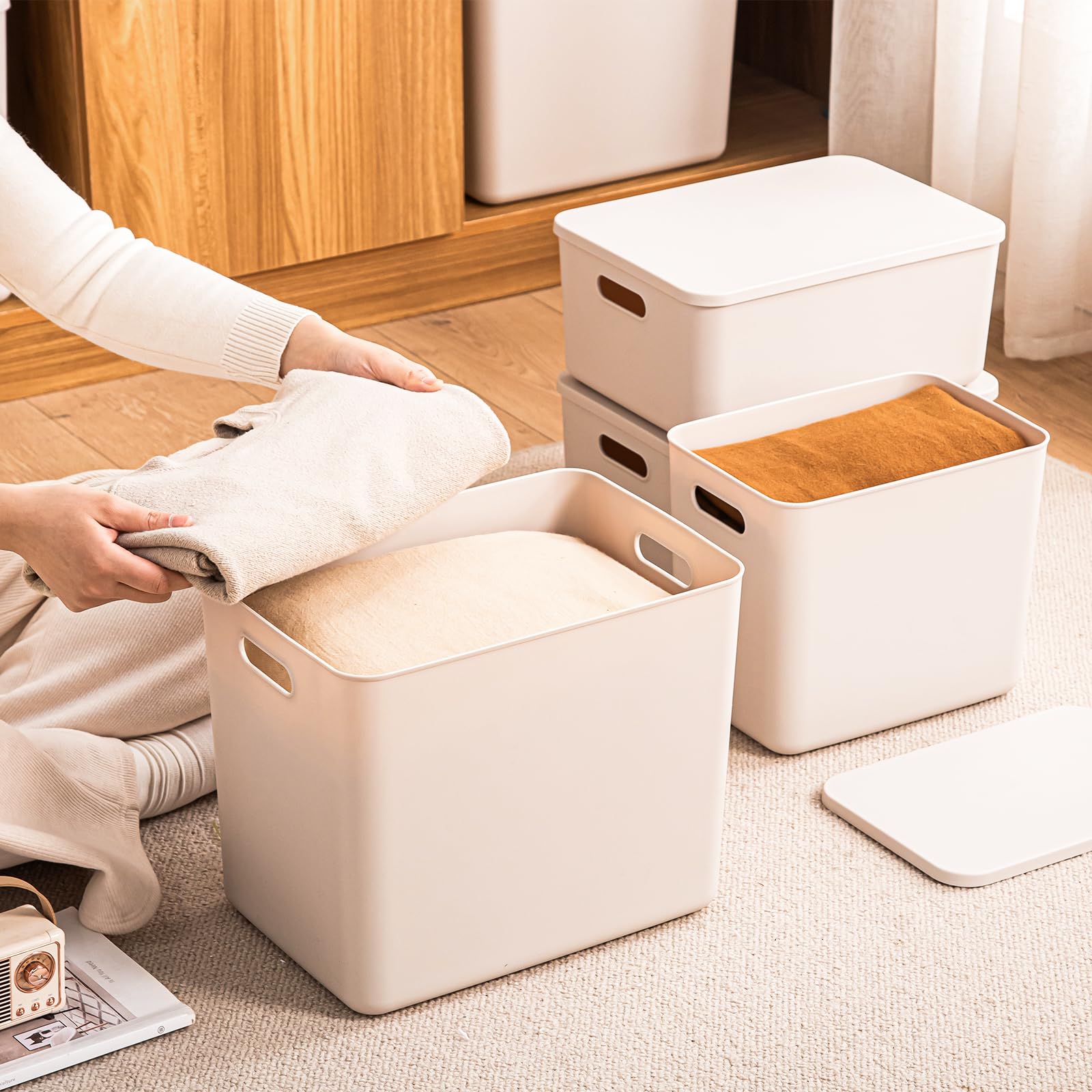Plastic Storage Bins with lids (7 Count)