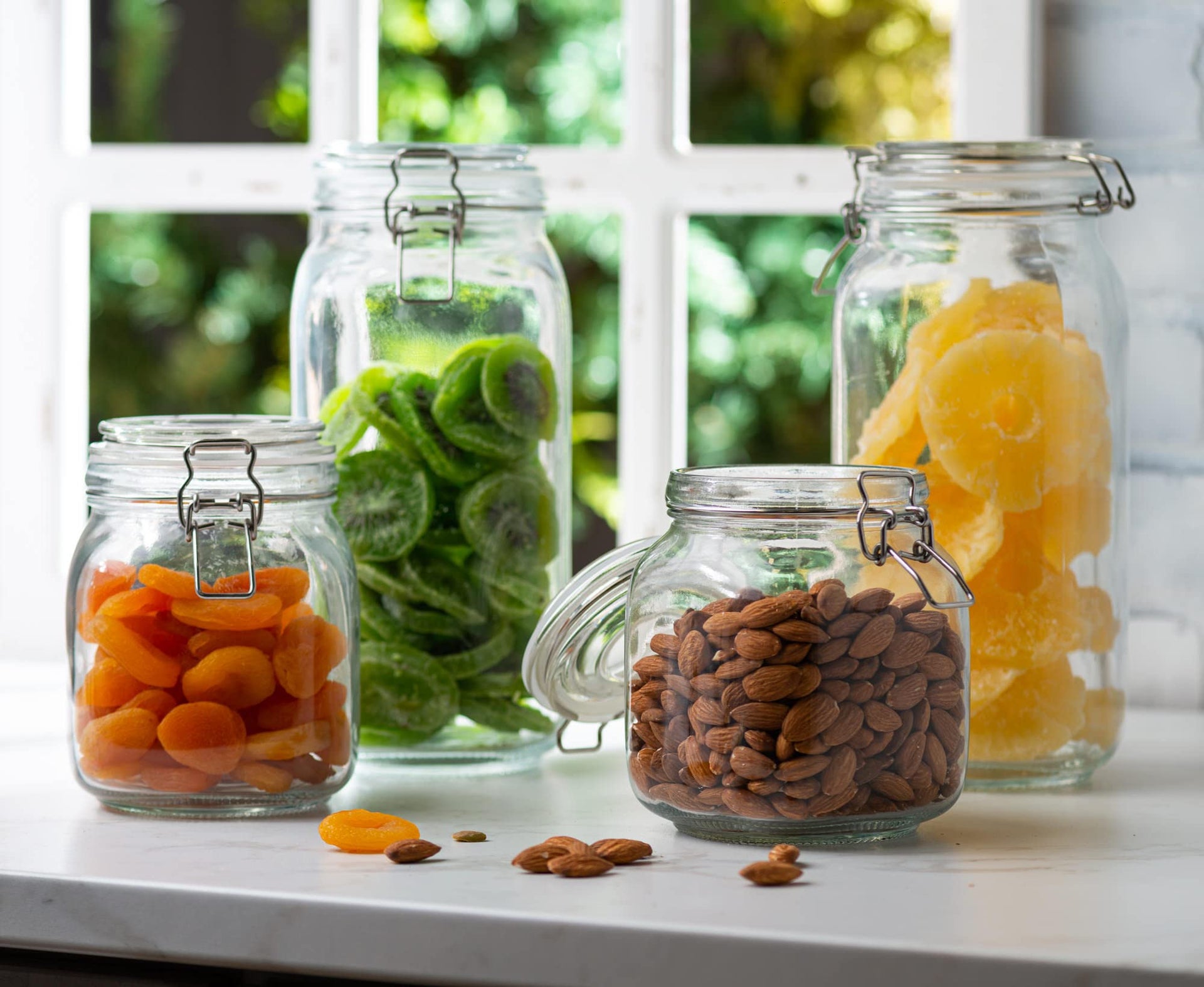 4 Glass Food Storage Jars with Airtight Lids + Chalkboard & Marker (4 Count)