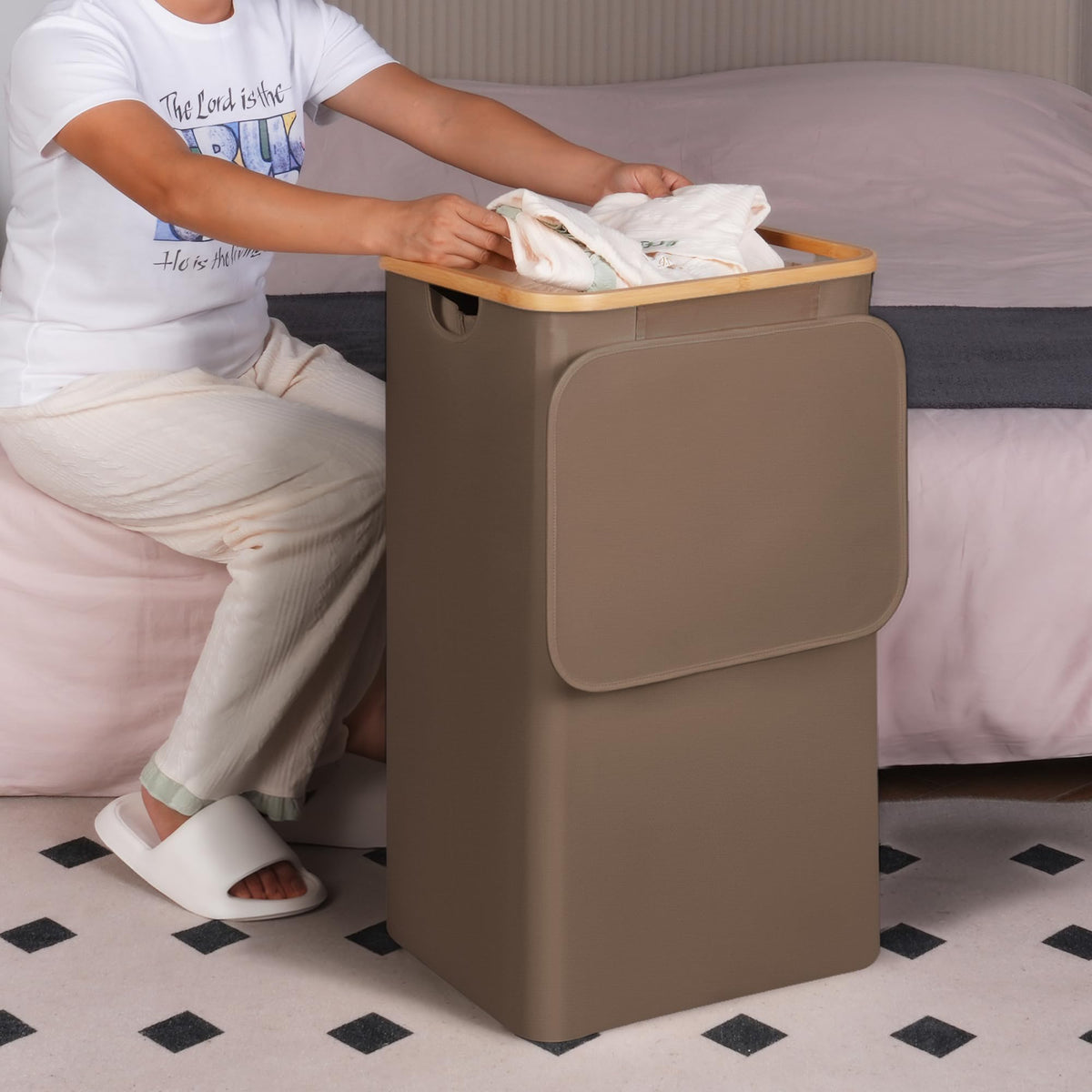 26 Gal Laundry Basket with Lid and Net Bag