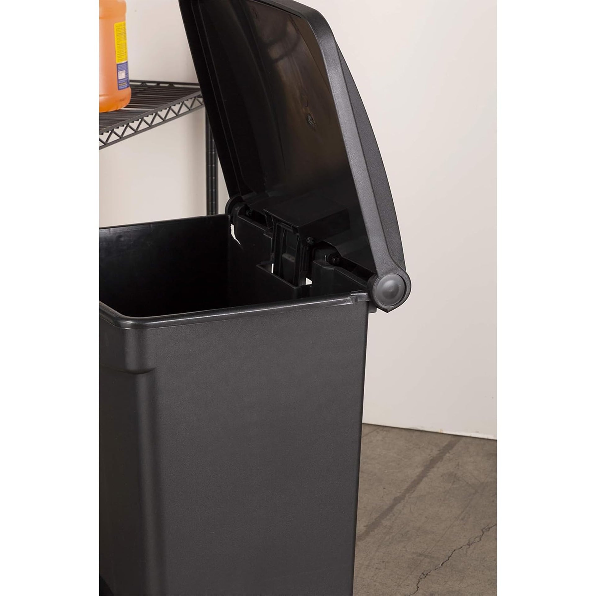Large Step On Plastic Trash Can with Foot Pedal