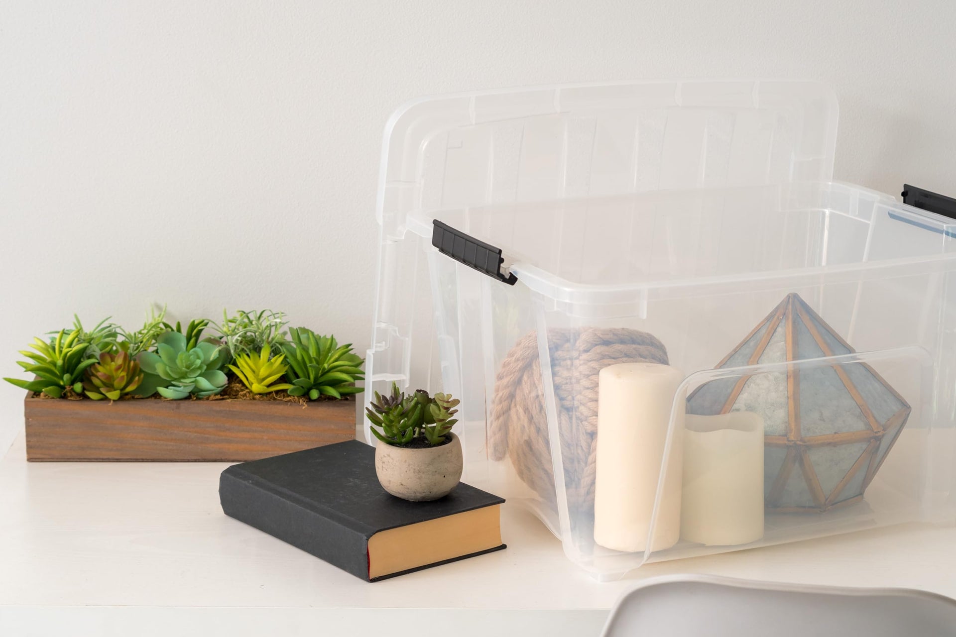 6 Pack 32 Quart Storage Bins with Lids (6 Count)