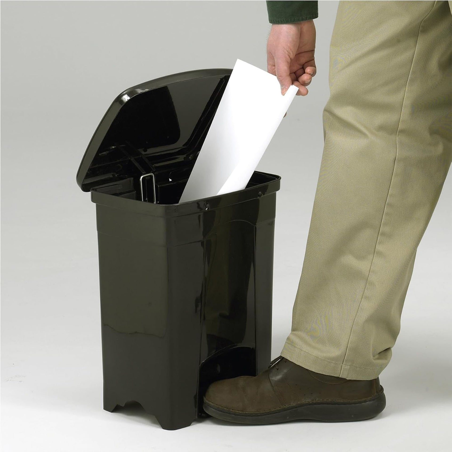 Step On Plastic Trash Can with Foot Pedal