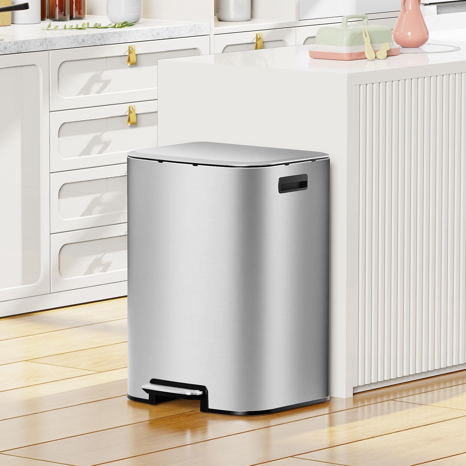 16 Gallon Kitchen Trash Can with Lid