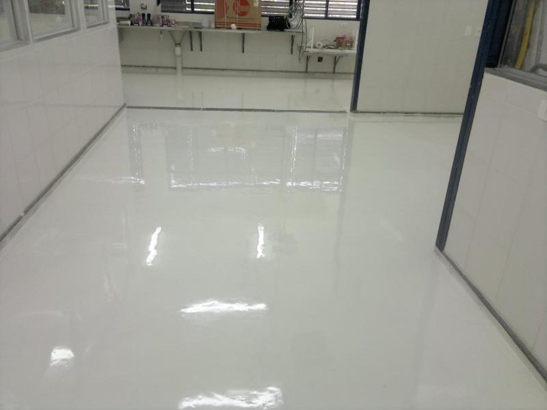 Coloredepoxies 10013 White Epoxy Resin Coating Made with Beautiful and Vibrant Pigments (1920 Fl Oz)