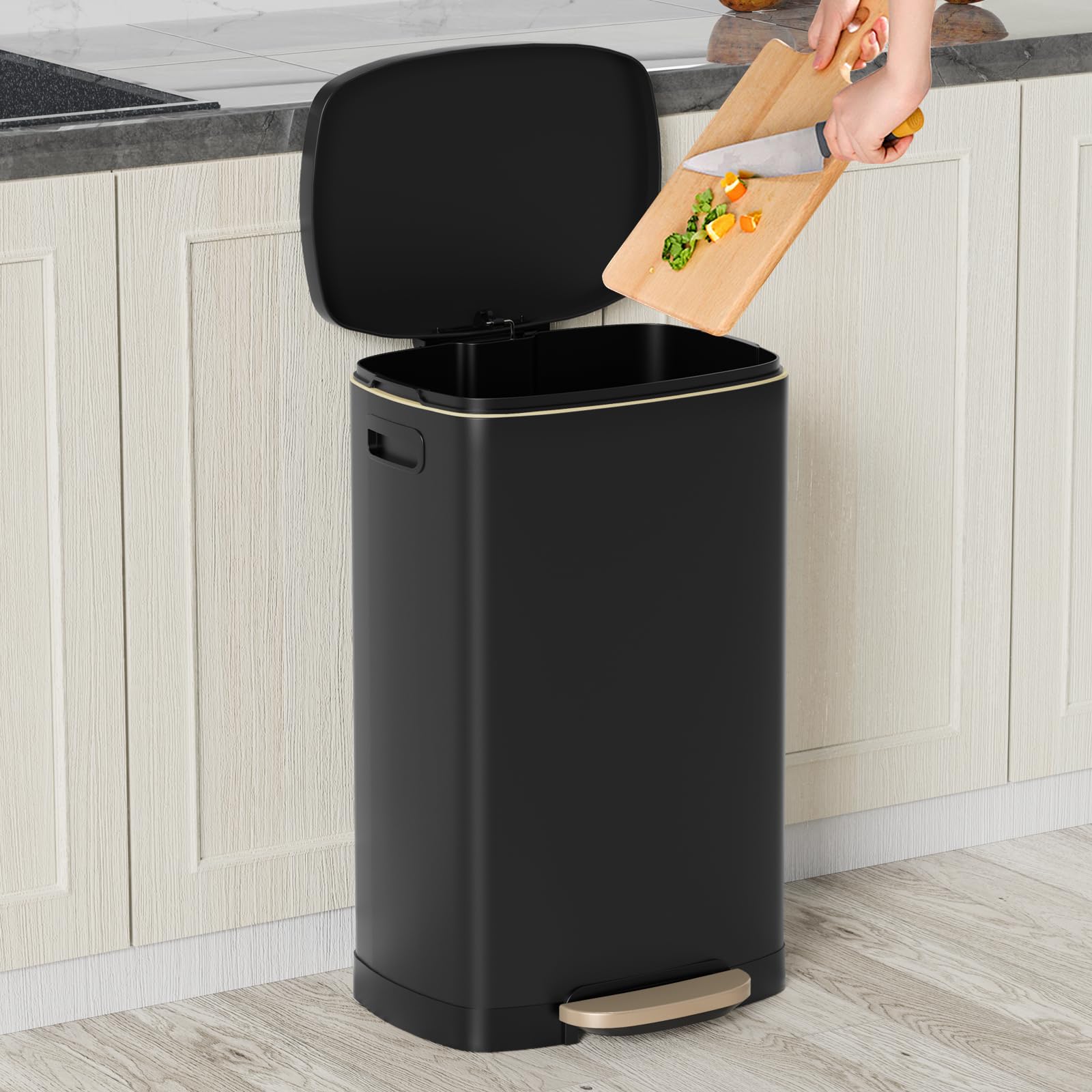 13 Gallon Trash Can with Lid (40 Count)