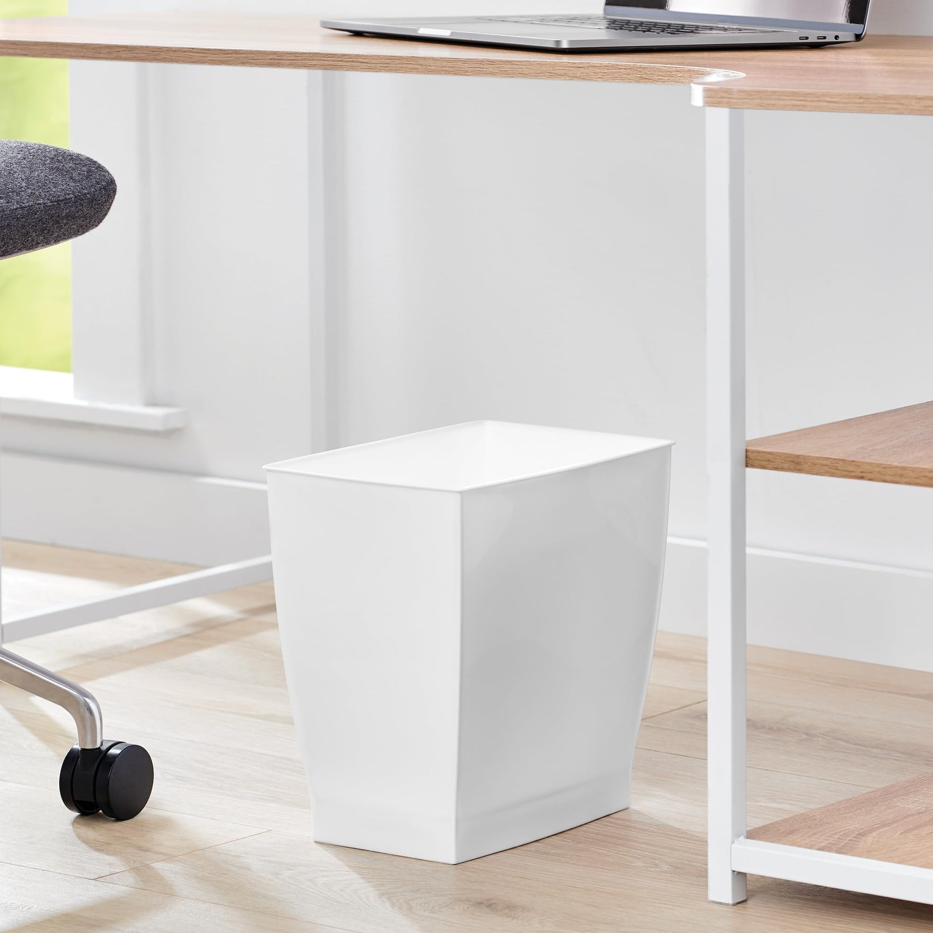 Small Plastic Bathroom Trash Can (4 Count)