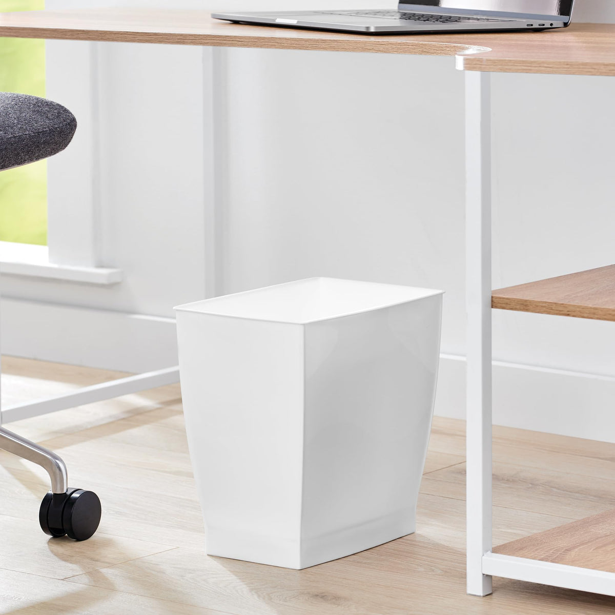 Small Plastic Bathroom Trash Can (4 Count)