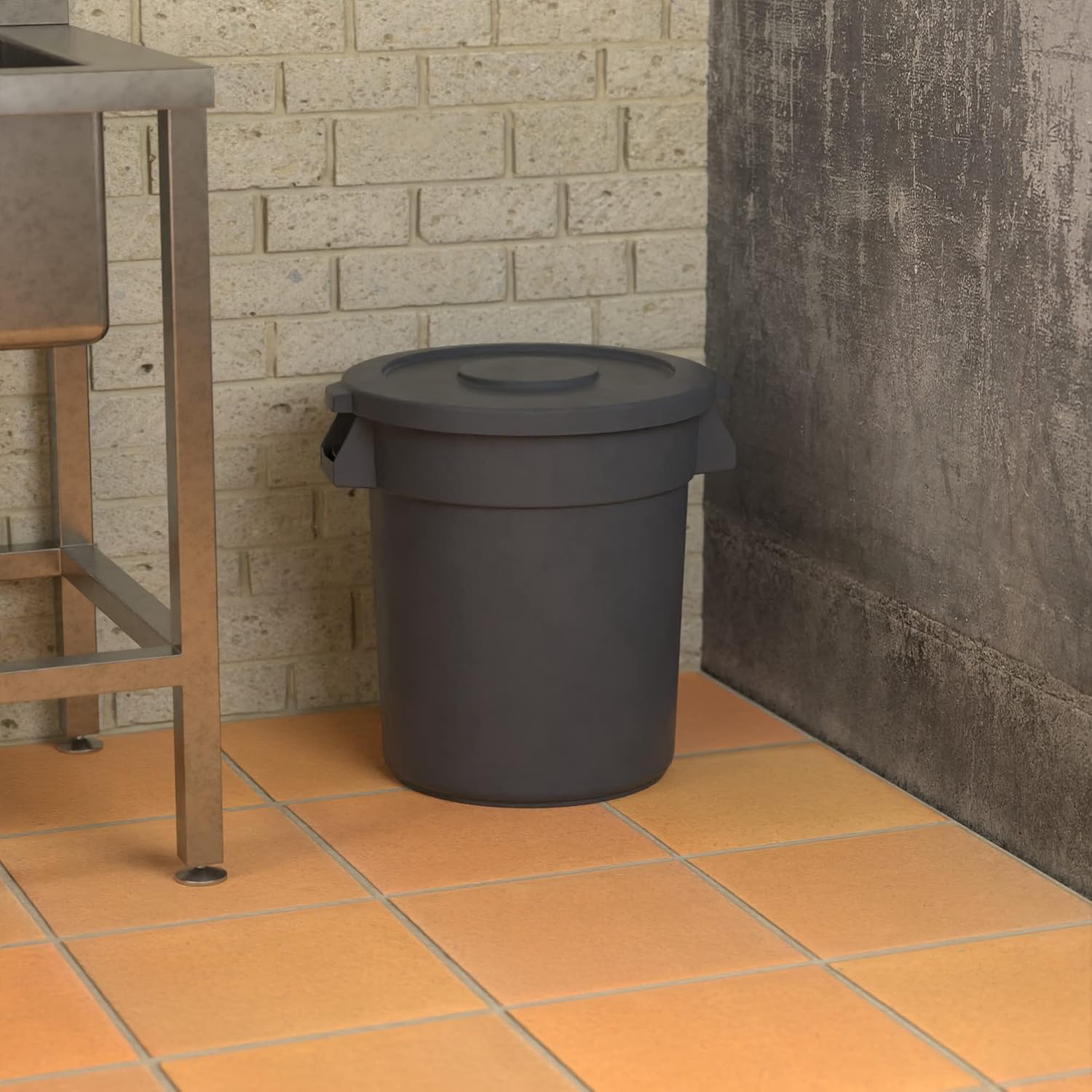 20 Gallon Gray Round Commercial Trash Can with Lid