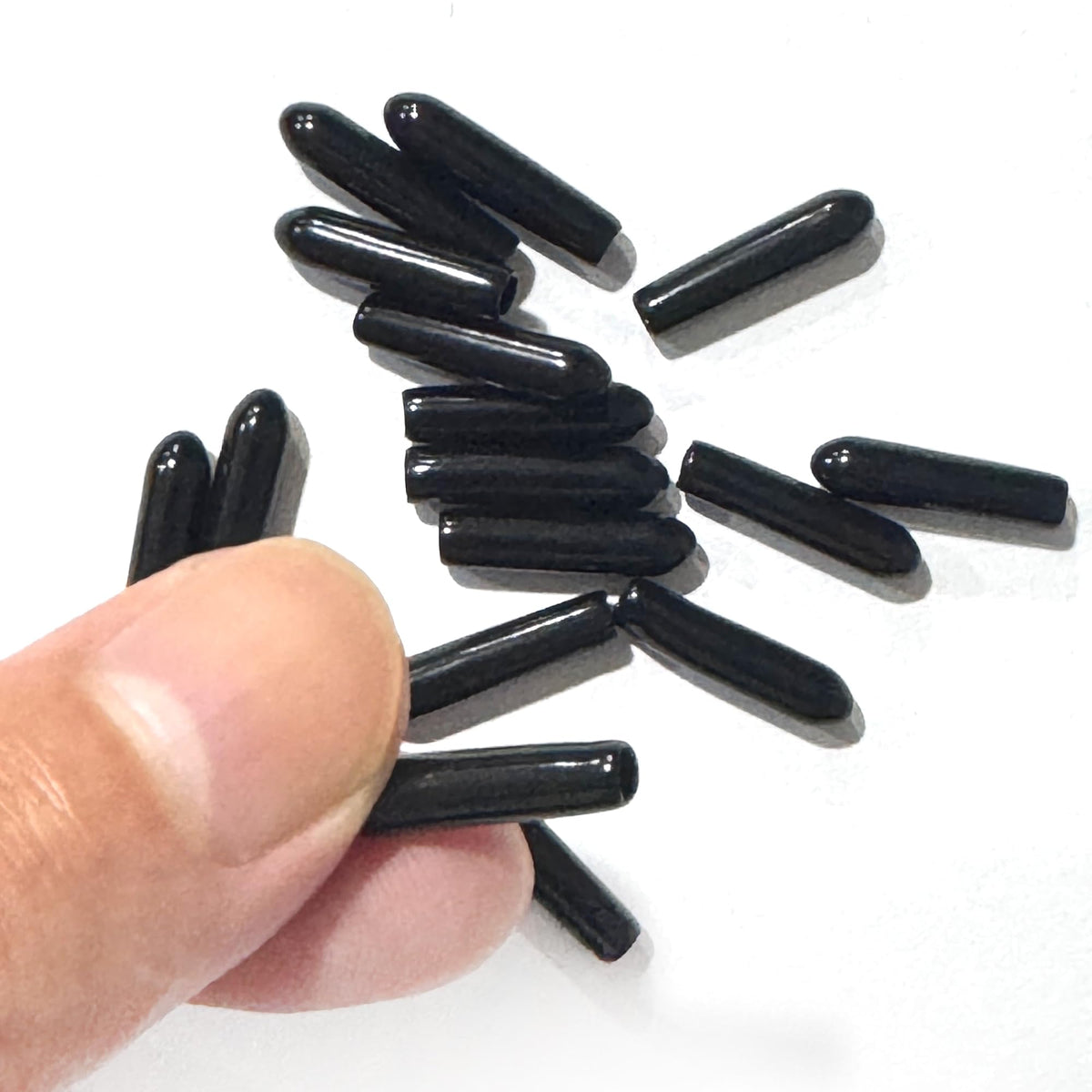 20pcs Rubber End Caps 2.5mm ID Vinyl Round Tube Bolt Cap Cover Thread Protectors Black (20 Count)