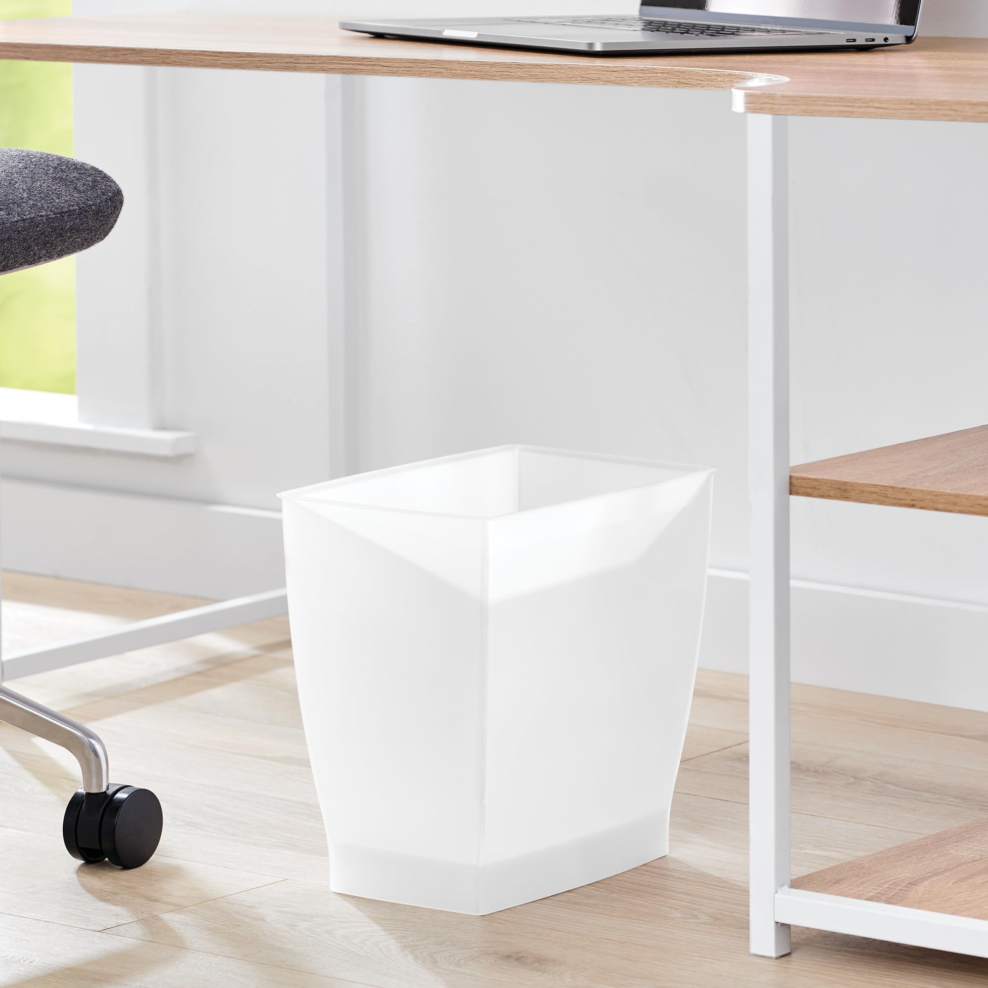 Small Plastic Bathroom Trash Can (2 Count)