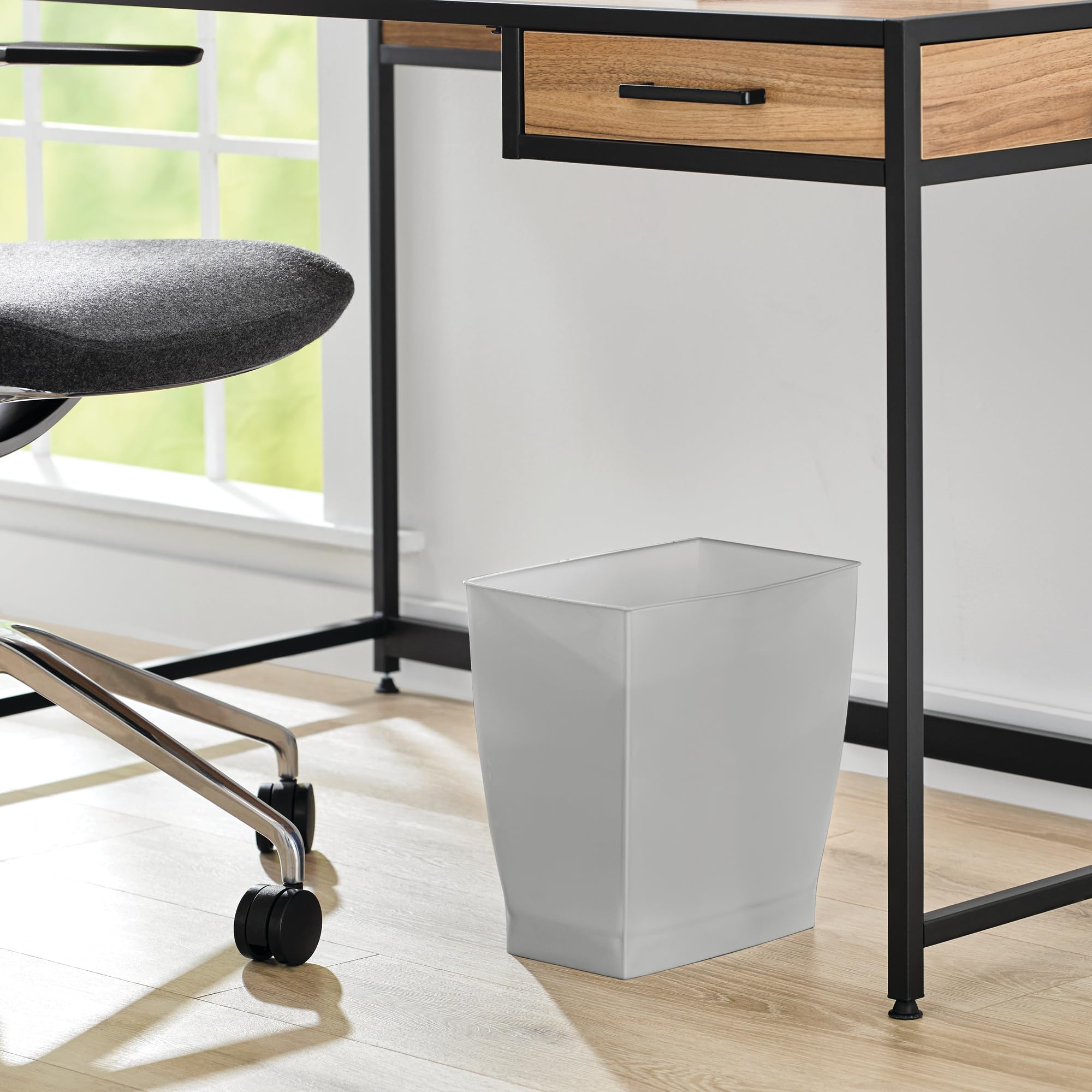 Small Plastic Bathroom Trash Can (4 Count)