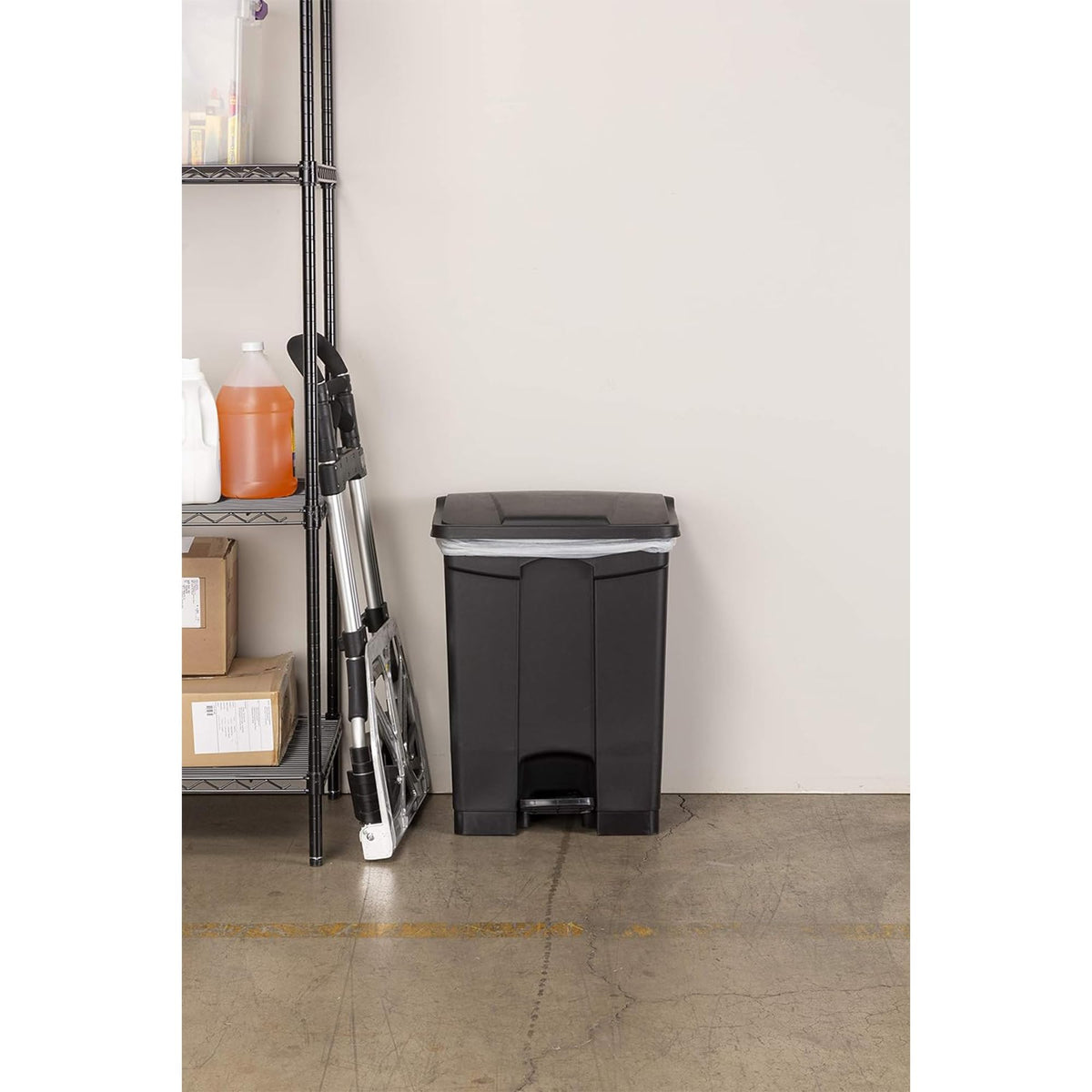Large Step On Plastic Trash Can with Foot Pedal
