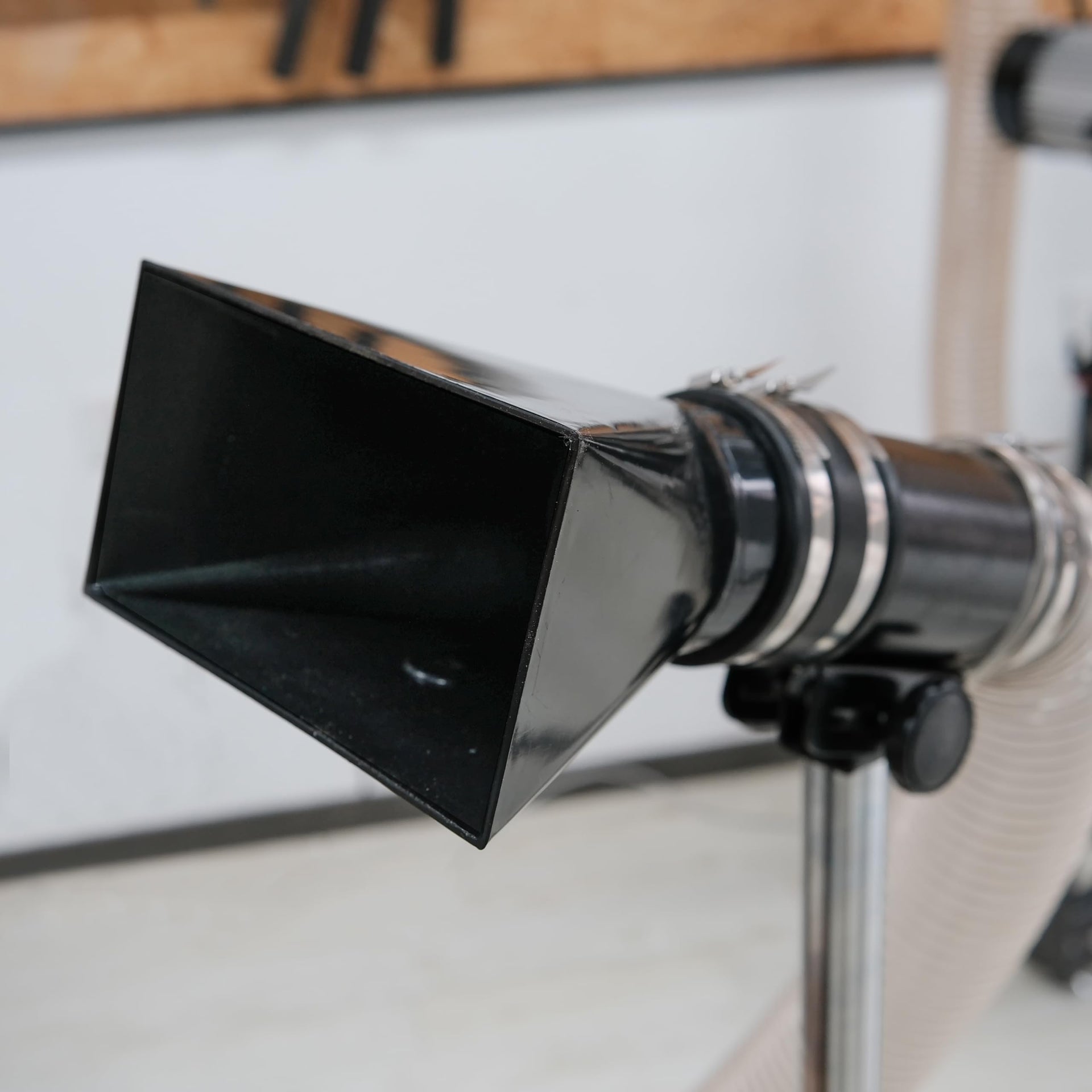 Deluxe Variable Height Dust Extraction Hood with Flexible Rubber Cuff for Interchangable Dust Hood