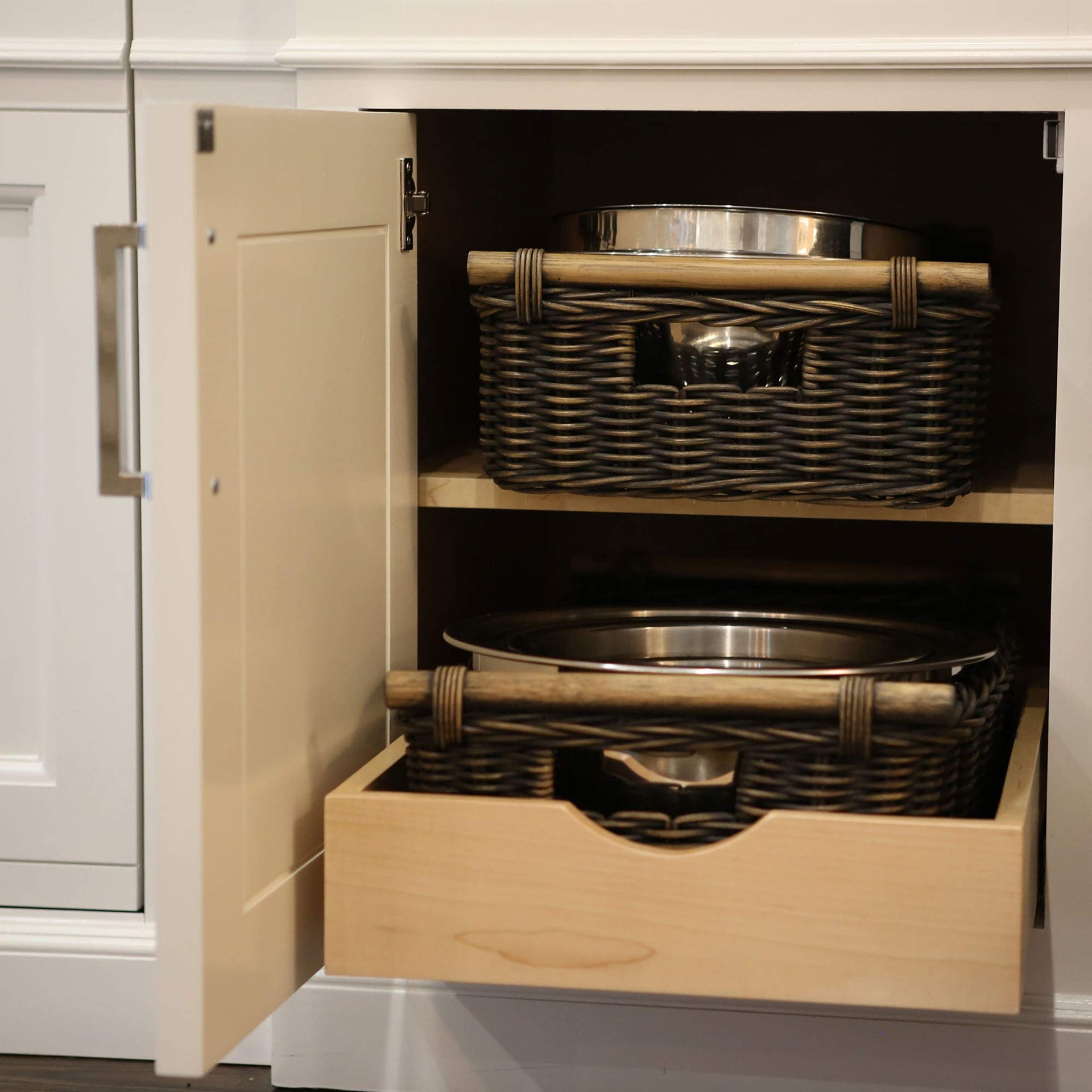 Low Pole Handle Wicker Storage Basket