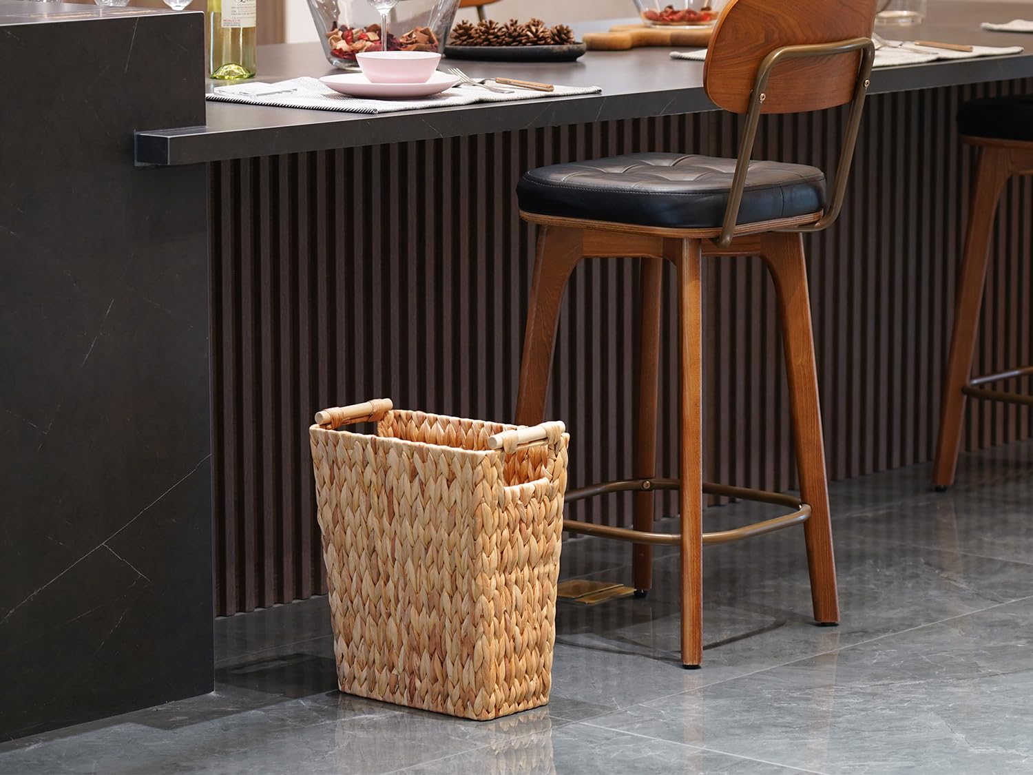 6 Gallon Wicker Trash Can with Wooden Handle