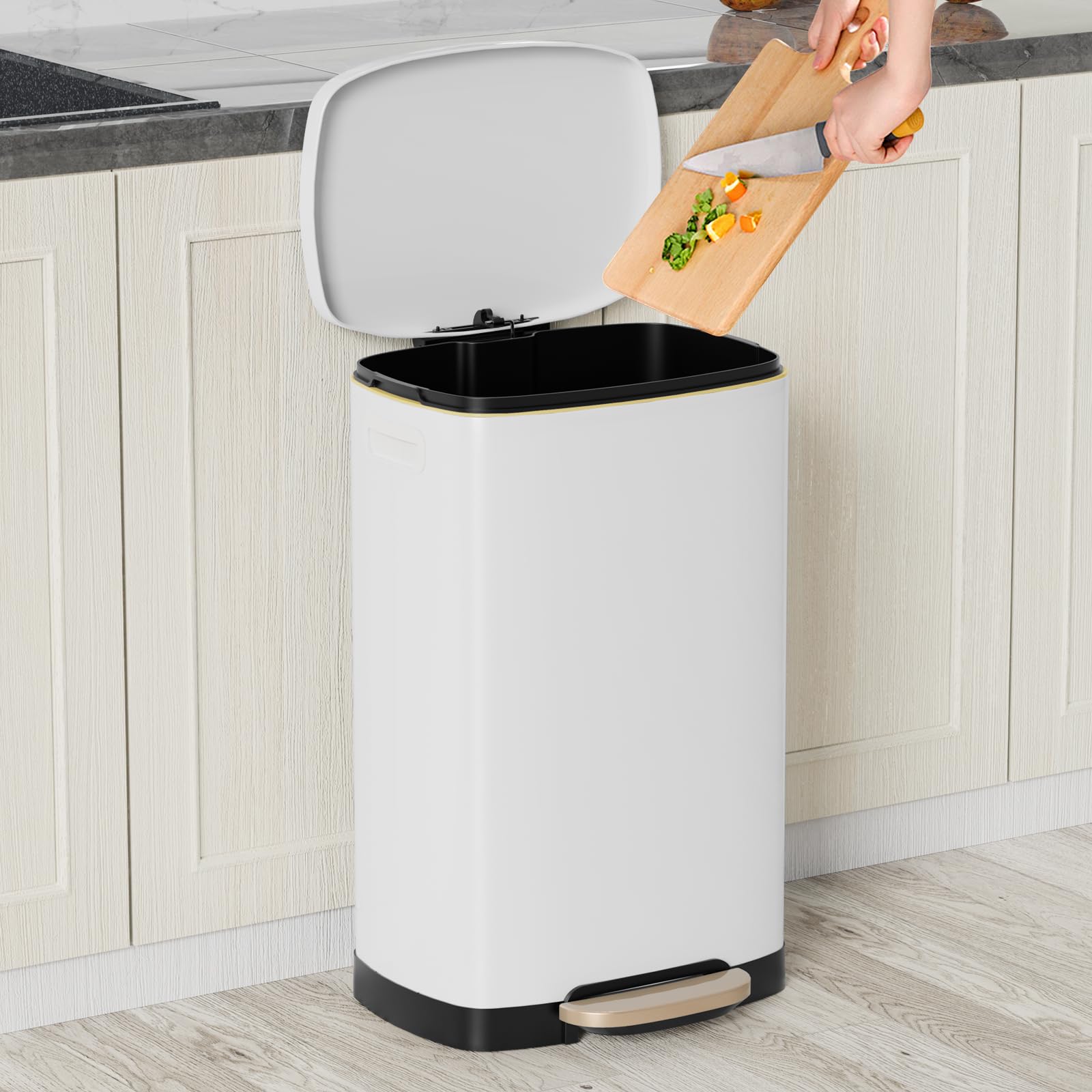 13 Gallon Trash Can with Lid