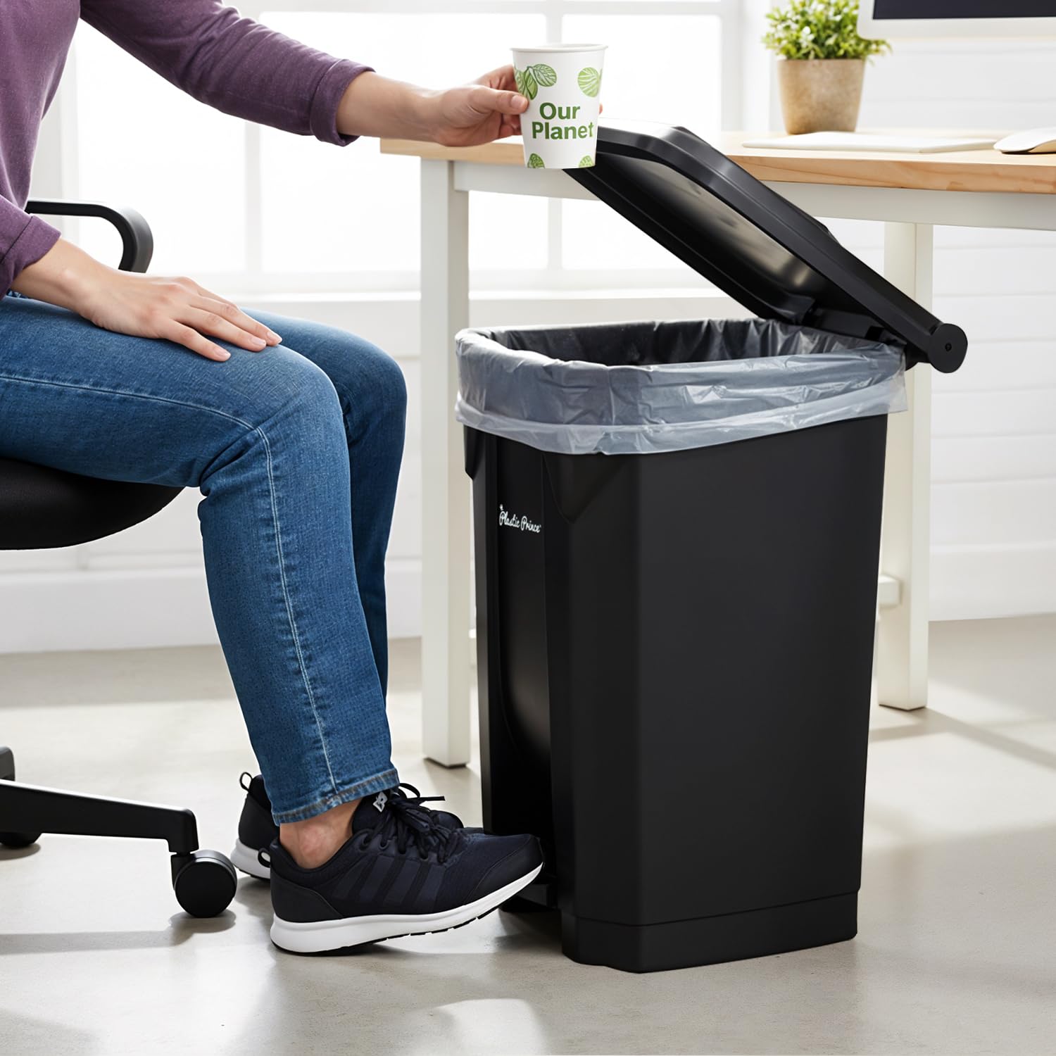 14 Gallon Step Trash Can for Kitchen