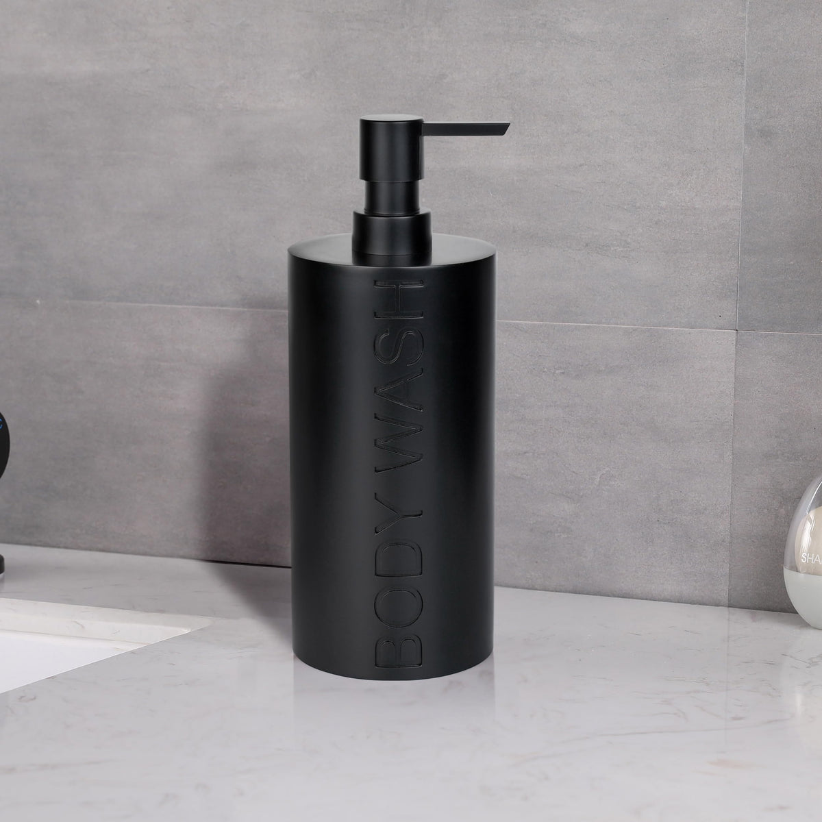 Matte Black Body Wash Dispenser Luxurious Refillable Pump Bottle with Embossed Text