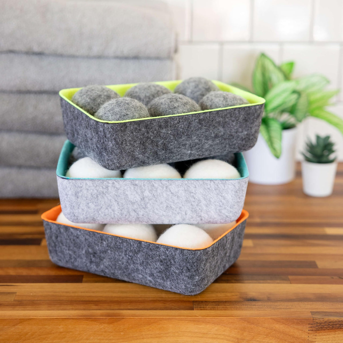 Wool Dryer Balls + Felt Storage Bin (6 Count)