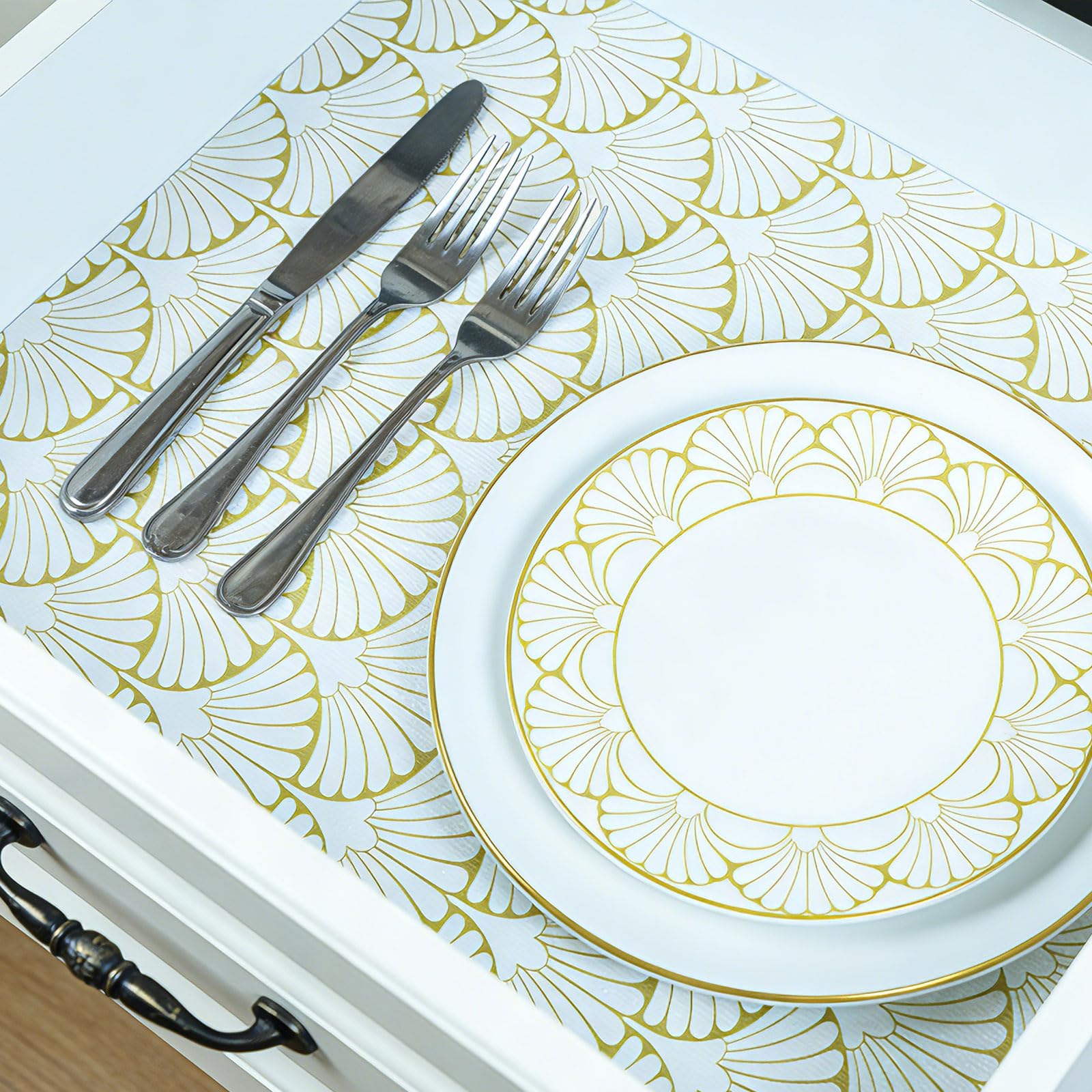 Shelf Liners Non Adhesive Gold Background White Fan (1386.4 sq in)