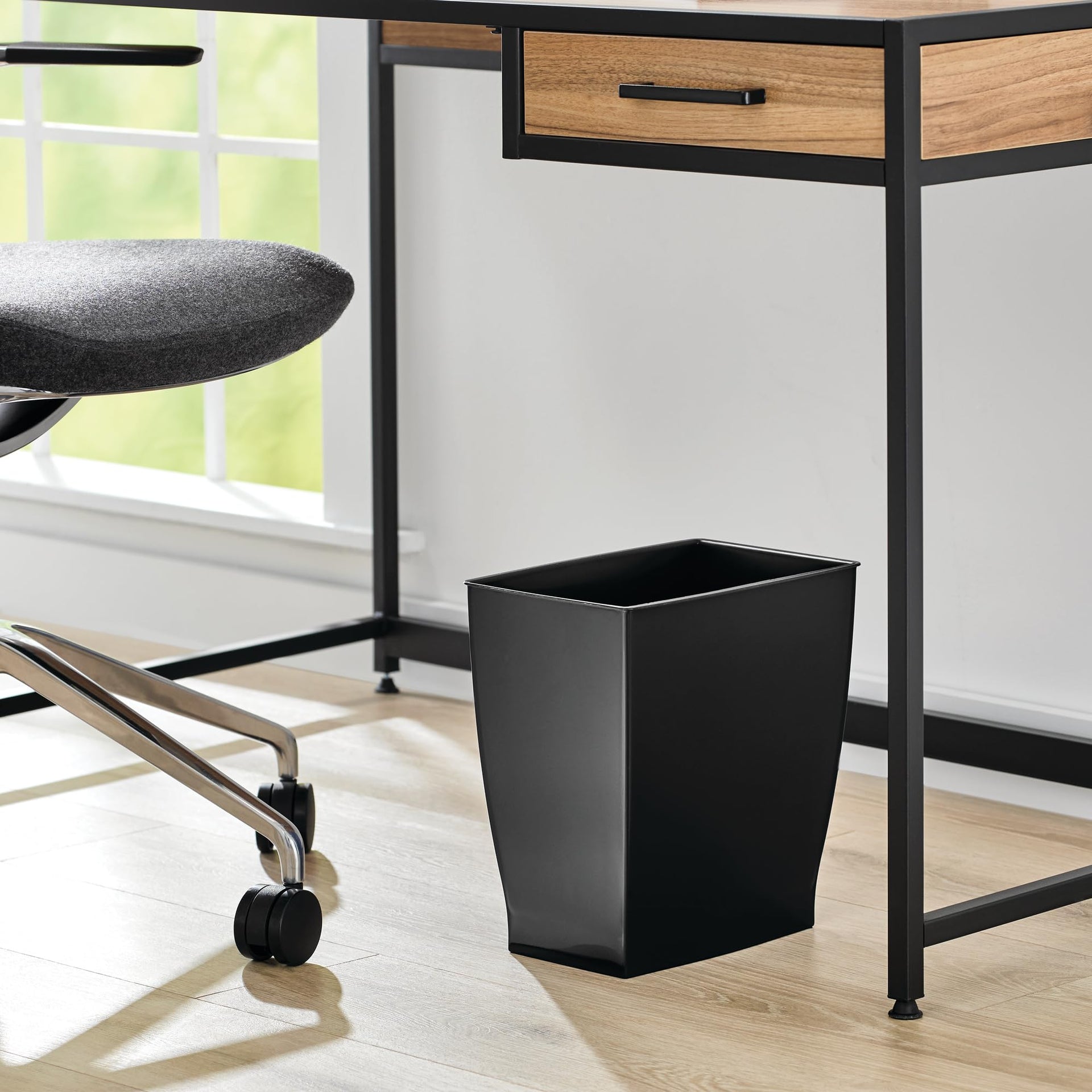 Small Plastic Bathroom Trash Can