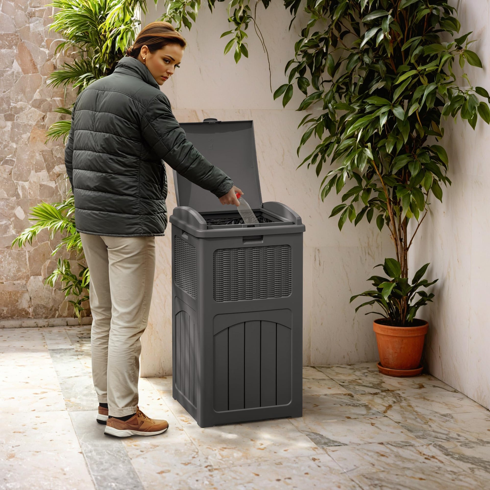 33 Gallon Outdoor Trash Can with Lid