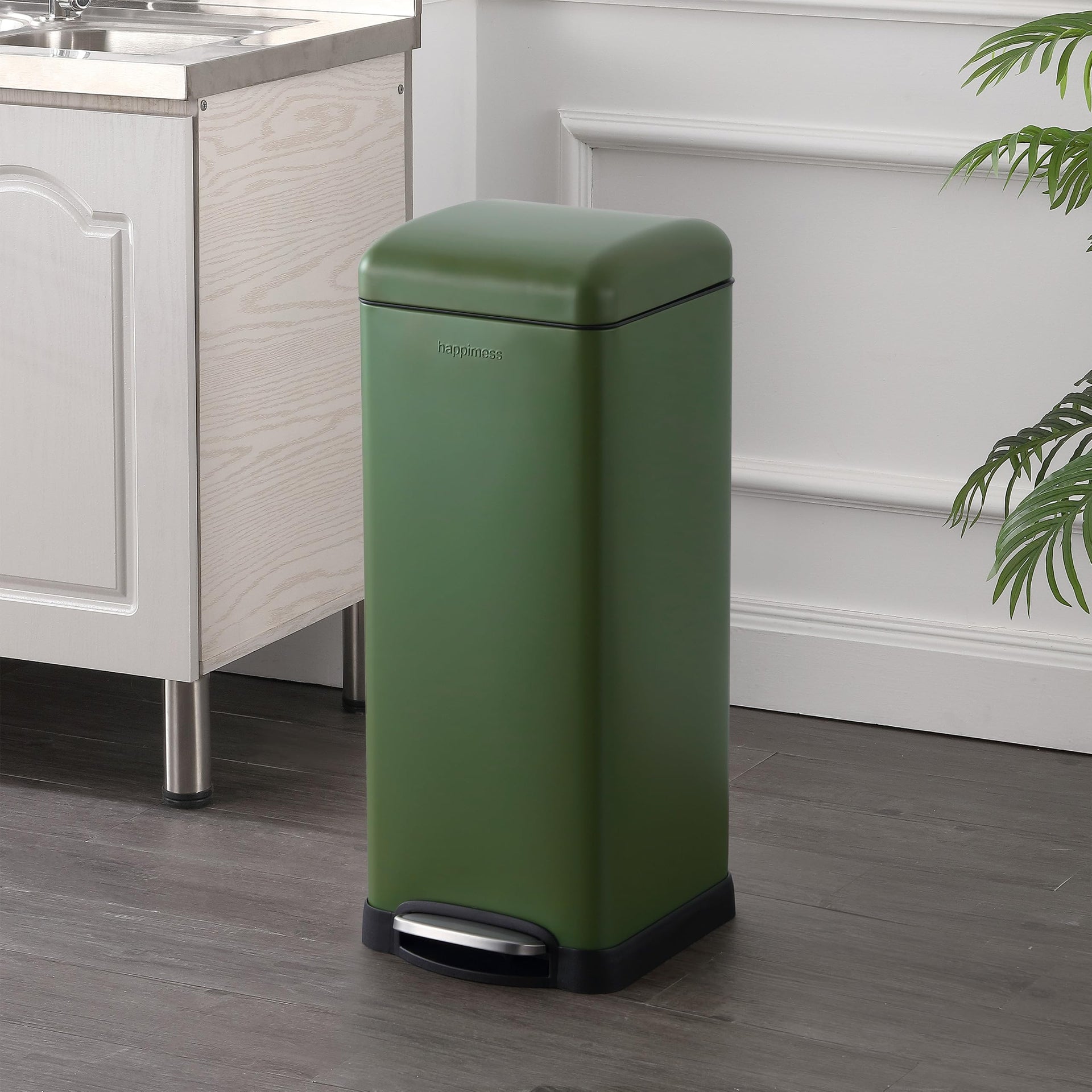 Betty 8 Gal Step Trash Can Soft