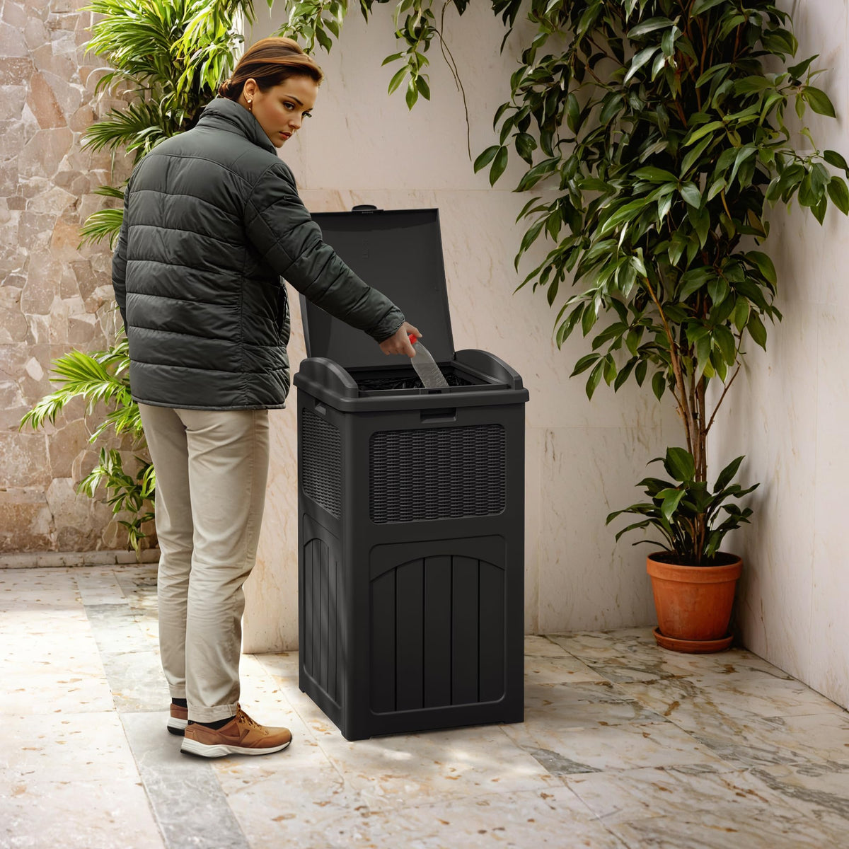 33 Gallon Outdoor Trash Can with Lid