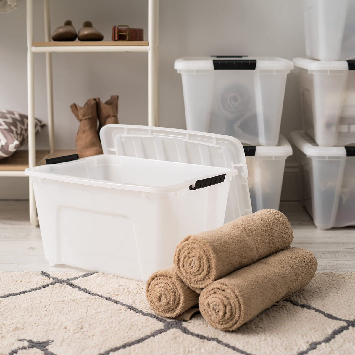 4 Pack 32 Quart Storage Bins with Lids (4 Count)
