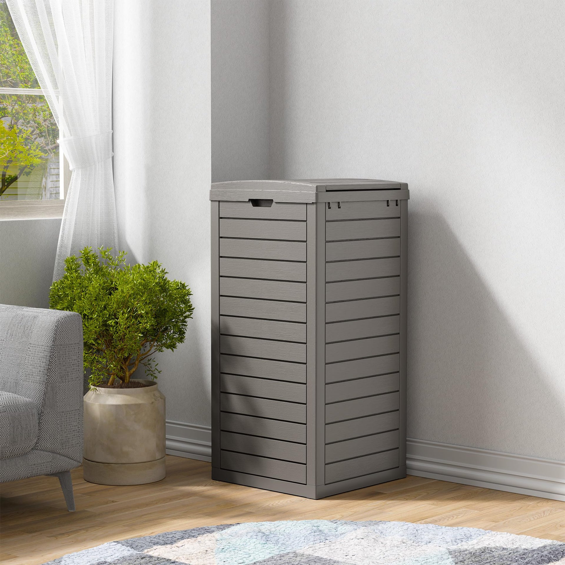 31 Gal Outdoor Trash Can with Lid