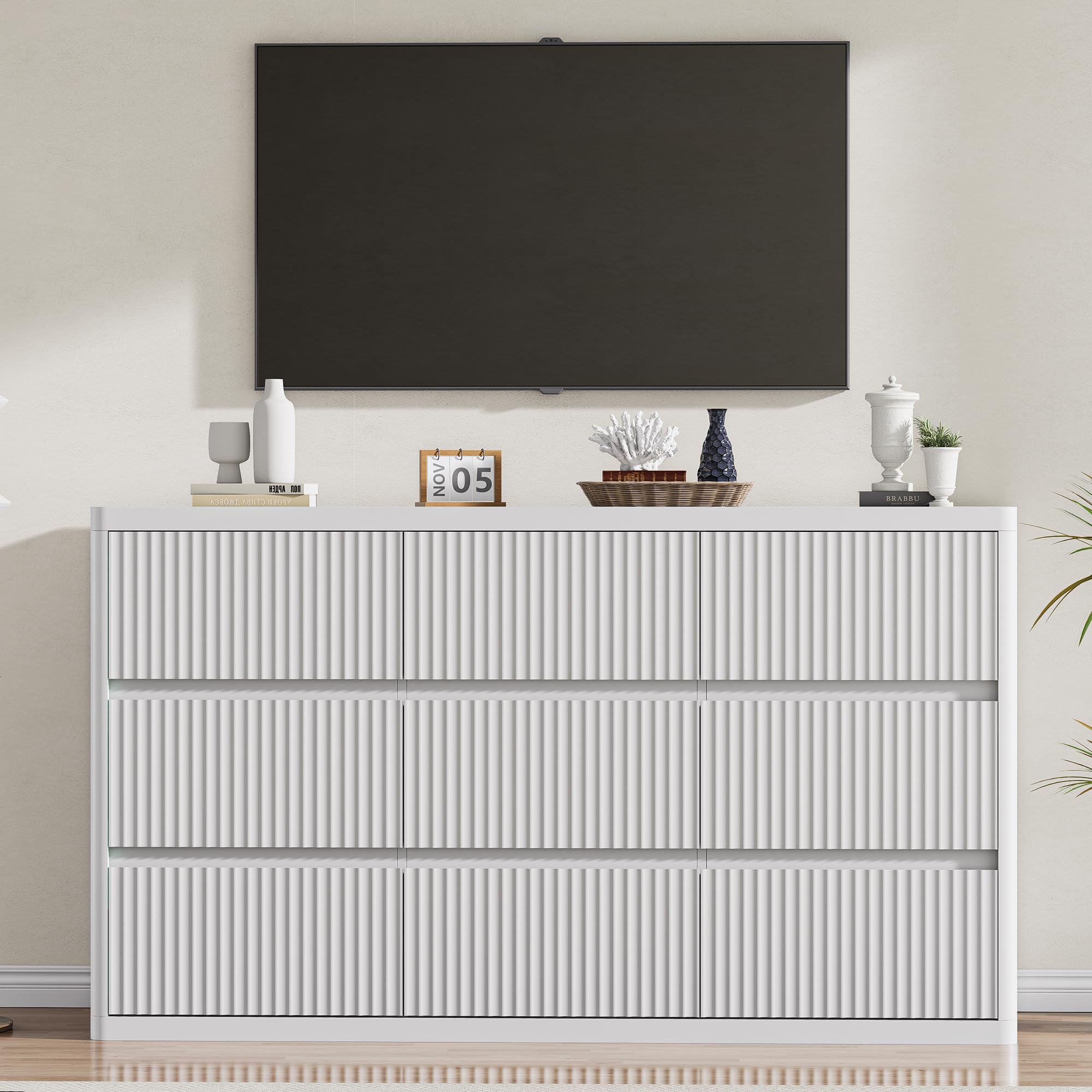 White 9 Drawers Dresser