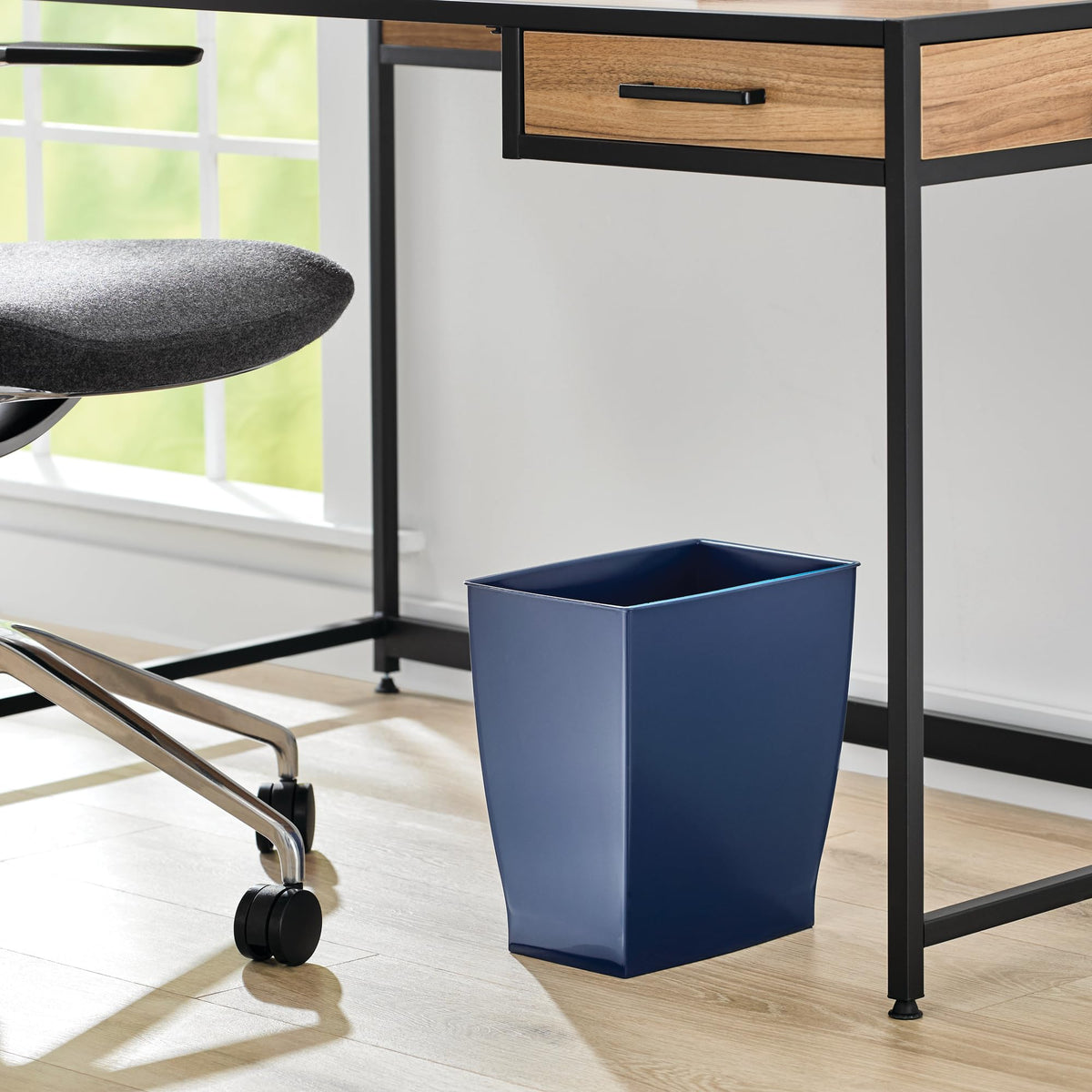 Small Plastic Bathroom Trash Can
